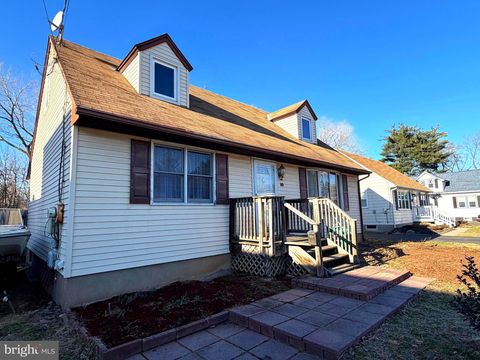 Homes For Sale - 10 Bowling Green Avenue<br/> MORRISVILLE, PA 19067
