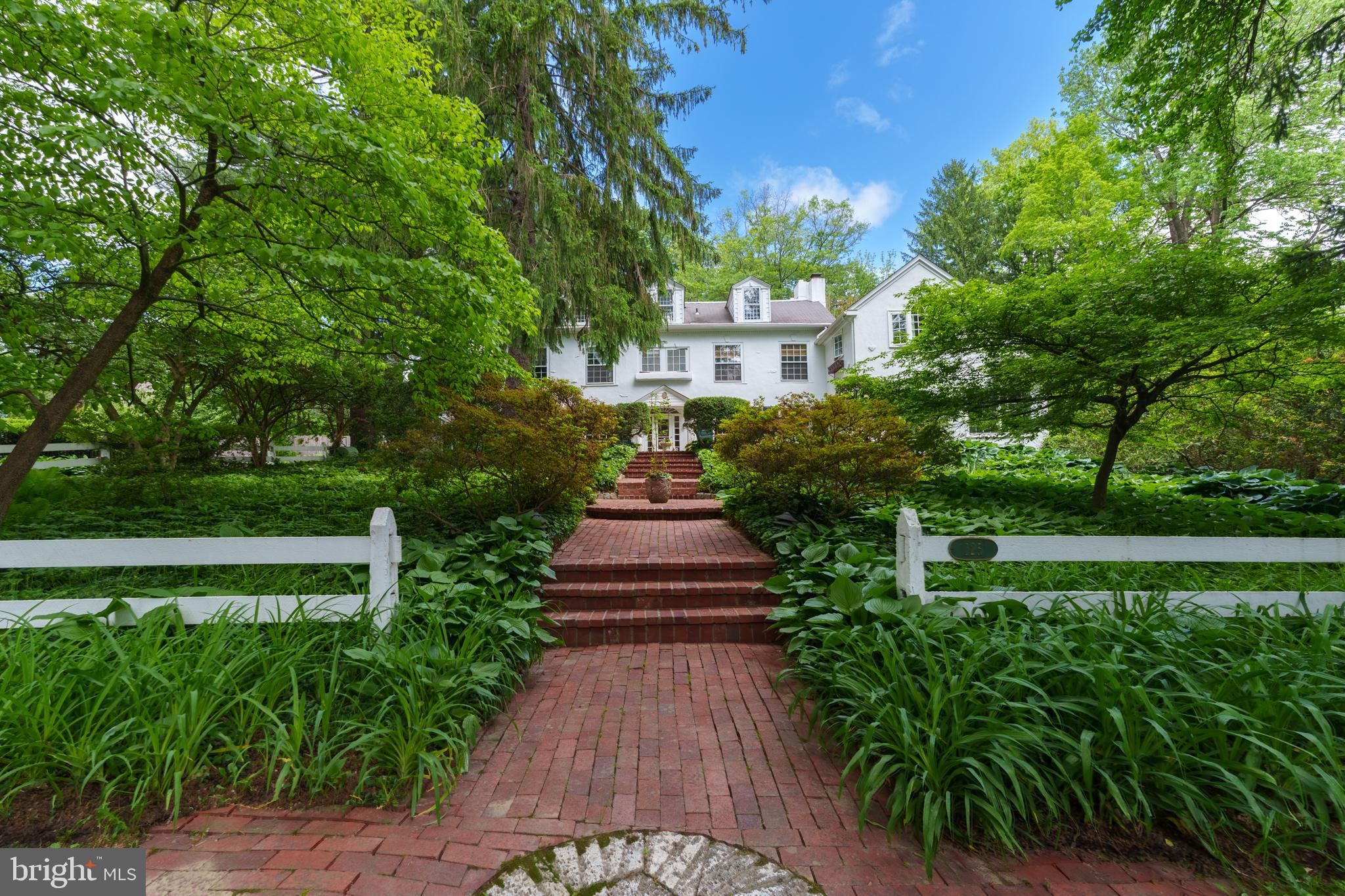 125 E VIRGINIA AVENUE