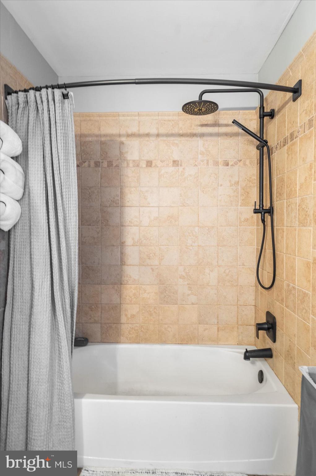 THE TIERS OF LAUREL LAKE - Residential