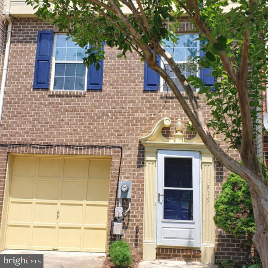 *READY FOR SHOWING 1/20*

🏡 3BR/2 Full + 2 Half Bath Townhome – 21703 – $370,000
Move-in ready and beautifully updated! This 1,760 sq. ft. townhome in Frederick (21703) has all the space and comfort you’re looking for — plus the upgrades already done for you.

✨ Highlights:
• Fresh paint throughout
• New plank floors on the main level
• Refinished hardwoods in the living room
• Large eat-in kitchen w/ new flooring, lighting, fan, fixtures,  & fridge
• New carpet on upper level
• Huge deck w/ open views
• Washer/dryer conveniently on bedroom level
• Fenced backyard + 1-car garage
• New roof (2021)
• Low HOA — only $73 per month

This home is truly move-in ready and located close to shopping, dining, commuter routes, and all that Frederick has to offer.

📲 Message me to schedule a tour or get more details. Homes in this area move fast — don’t wait!

🏡 Townhome 3HAB / 2 Baños Completos + 2 Medios Baños – 21703 – $370,000
¡Listo para mudarse y bellamente renovado! Este townhome de 1,760 pies cuadrados en Frederick (21703) tiene todo el espacio y la comodidad que buscas — además de muchas mejoras ya hechas por ti.

✨ Características destacadas:
• Pintura fresca en toda la casa
• Nuevos pisos tipo tablón en el nivel principal
• Pisos de madera renovados en la sala
• Cocina amplia con espacio para comedor, con piso nuevo, iluminación nueva, ventilador de techo, grifería nueva, triturador de comida y refrigerador nuevo
• Alfombra nueva en el nivel superior
• Luces, grifería y persianas actualizadas
• Gran deck recién renovado con vista abierta
• Lavadora/secadora convenientemente en el nivel de las habitaciones
• Patio trasero cercado + garaje para 1 auto
• Techo nuevo (2021)
• Sistema HVAC con aprox. 6 años de uso
• Cuota HOA baja — solo $97 por trimestre

Esta casa está realmente lista para mudarse y está ubicada cerca de tiendas, restaurantes, rutas principales y todo lo que Frederick tiene para ofrecer.

📲 Envíame un mensaje para programar una visita o para más detalles. Las casas en esta área se venden rápido — ¡no esperes!