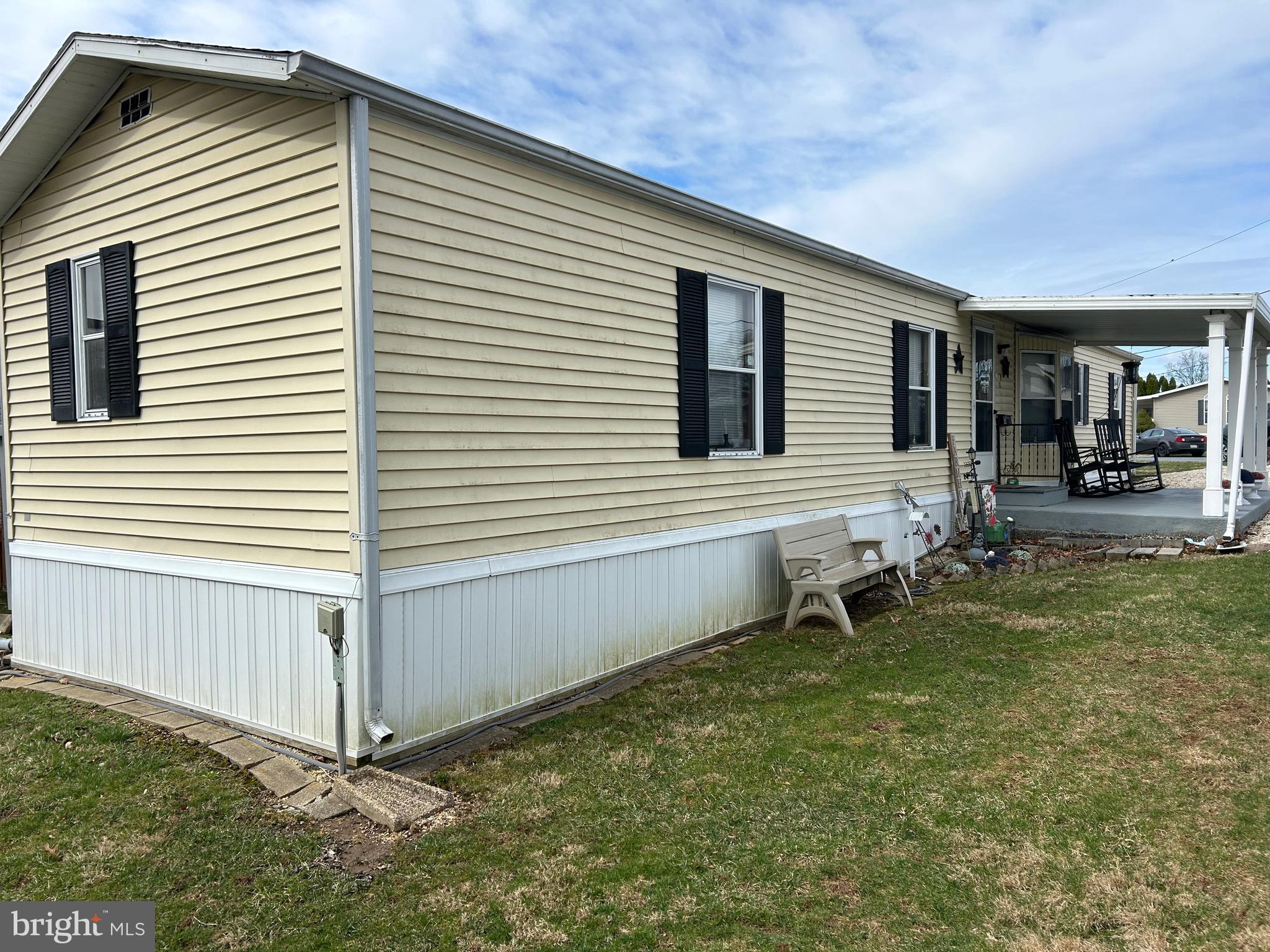 PALMDALE MOBILE HOME PARK - Residential