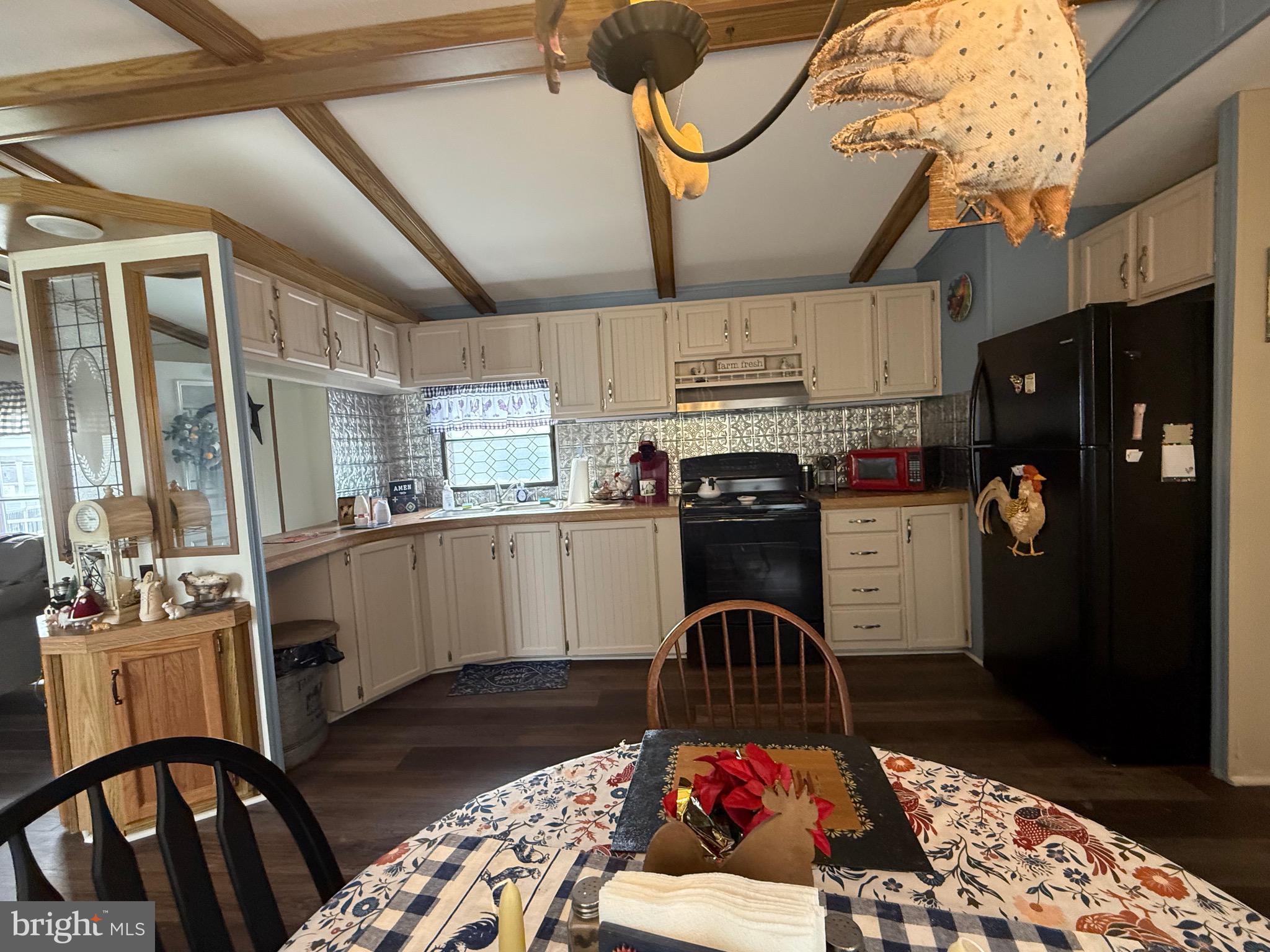 PALMDALE MOBILE HOME PARK - Residential