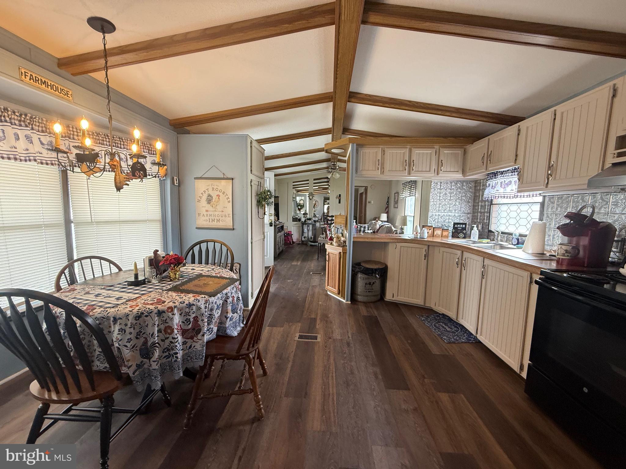 PALMDALE MOBILE HOME PARK - Residential