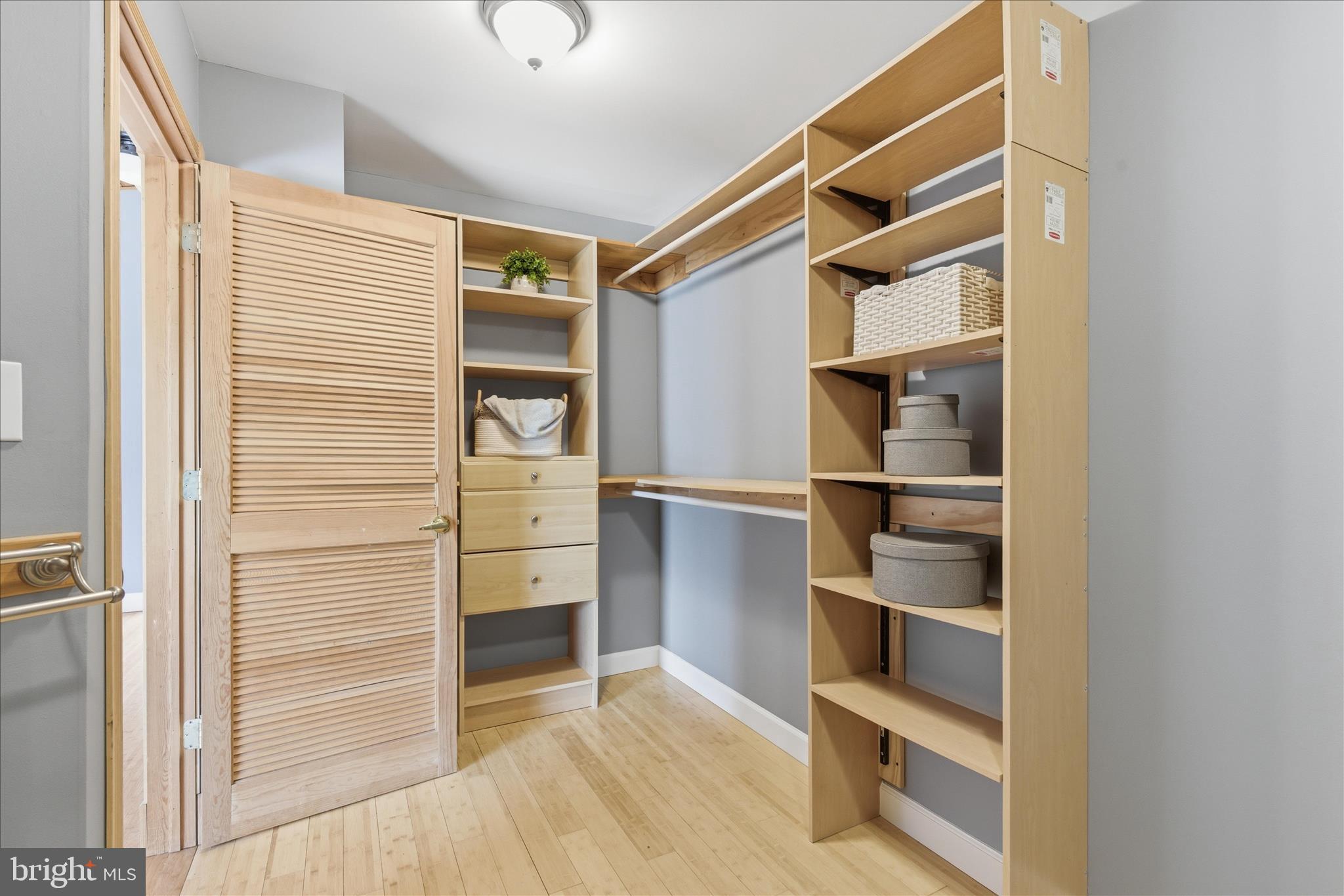 NORTHRIDGE - Residential