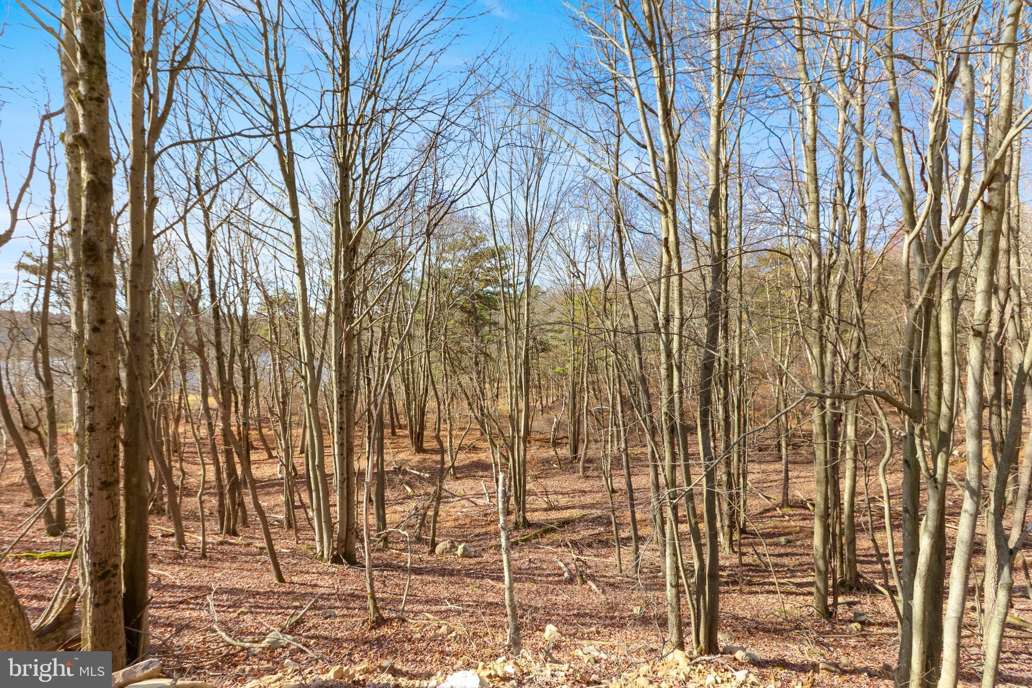 EMERALD LAKES - Residential