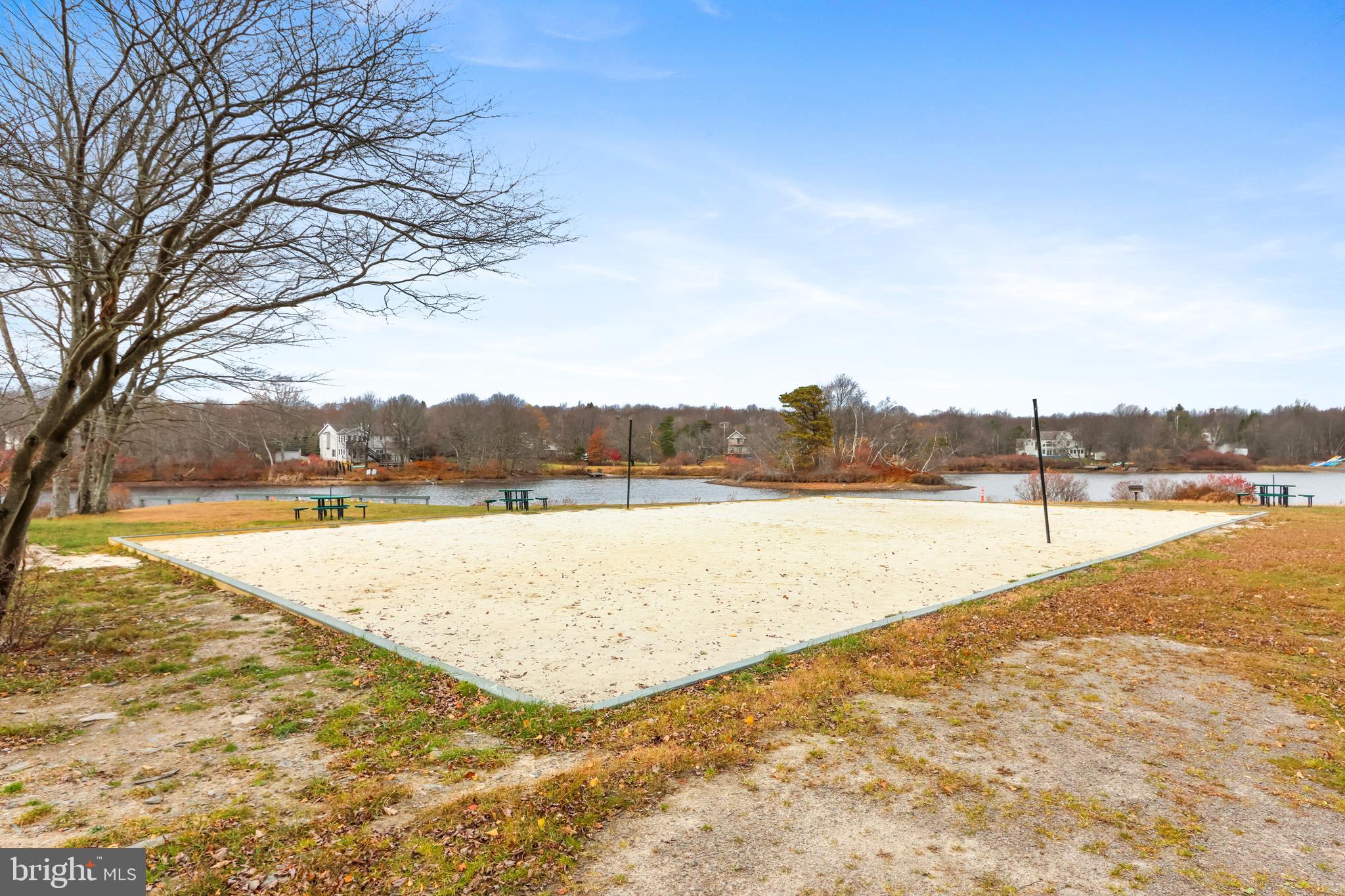 EMERALD LAKES - Residential