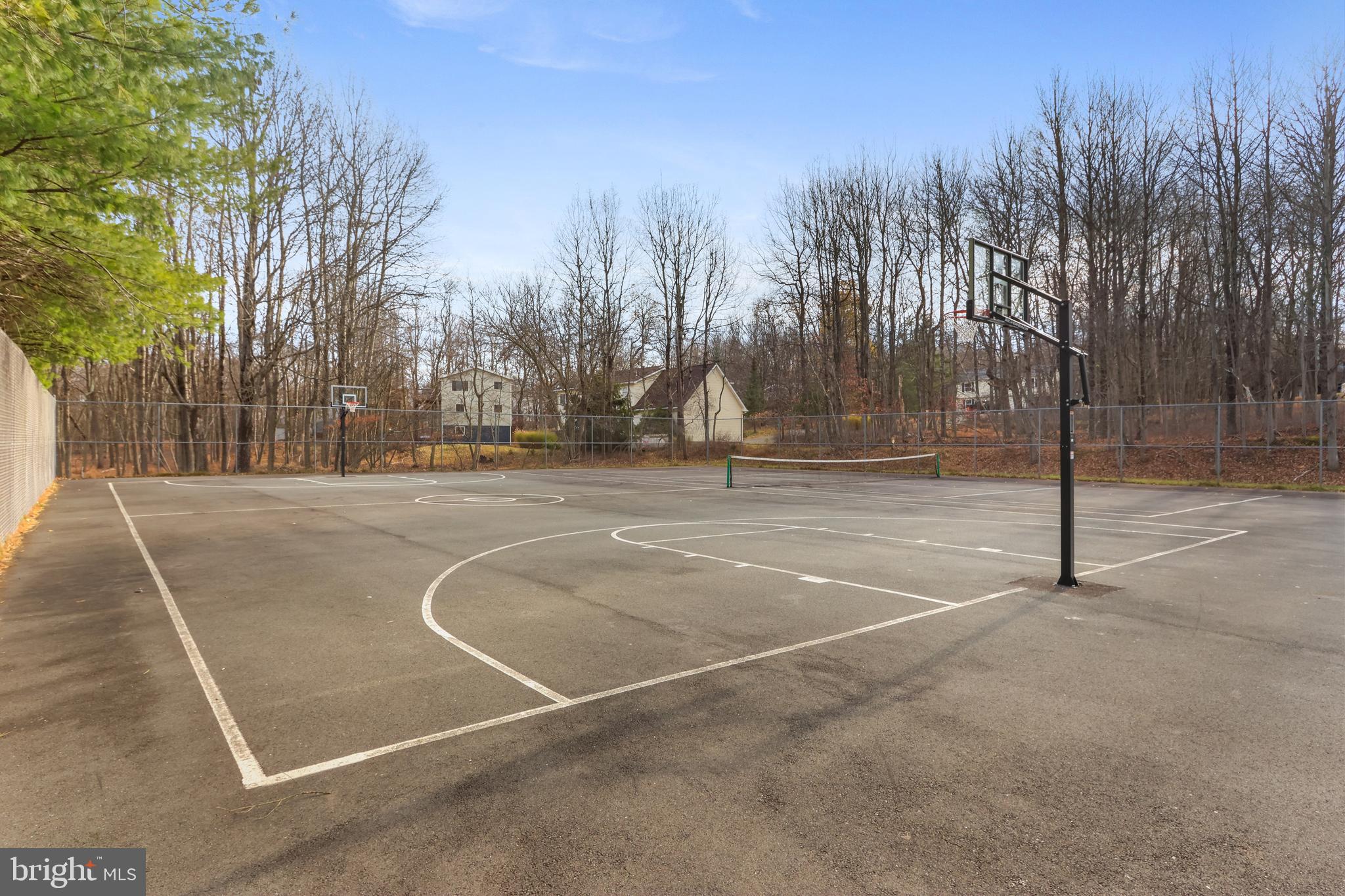 EMERALD LAKES - Residential