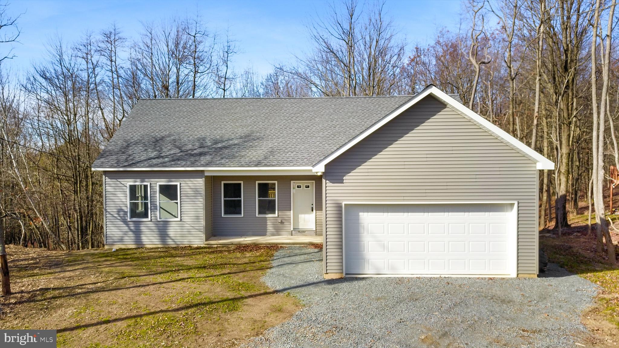 EMERALD LAKES - Residential