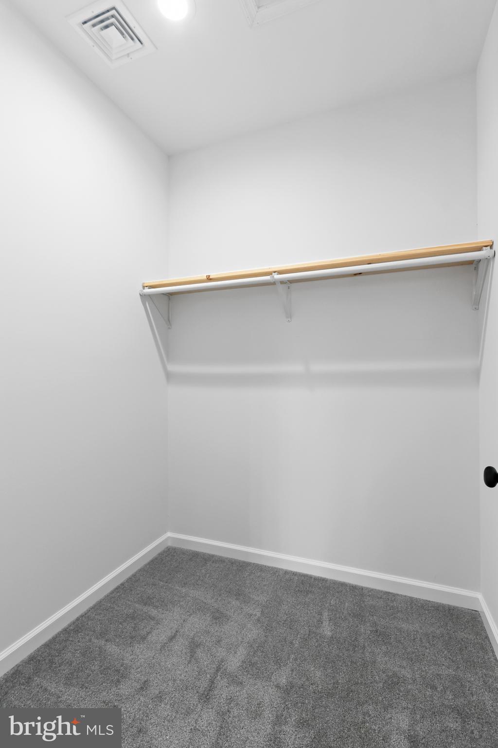 EMERALD LAKES - Residential