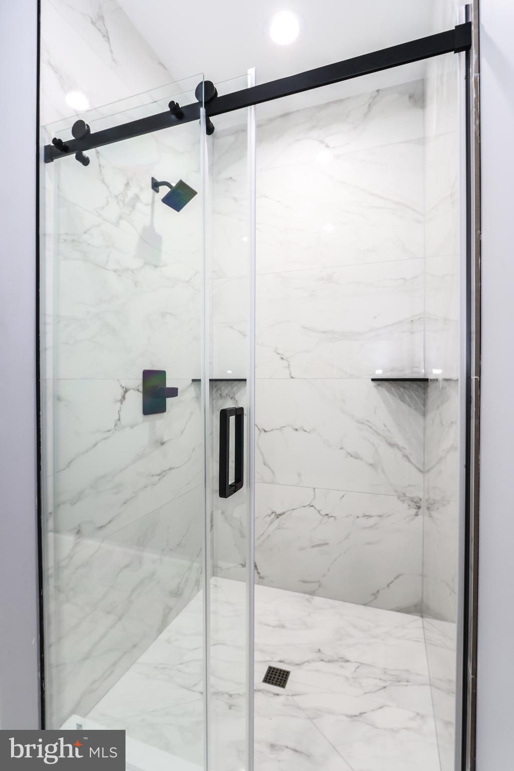 EMERALD LAKES - Residential