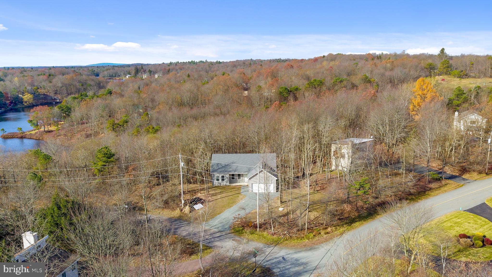 EMERALD LAKES - Residential