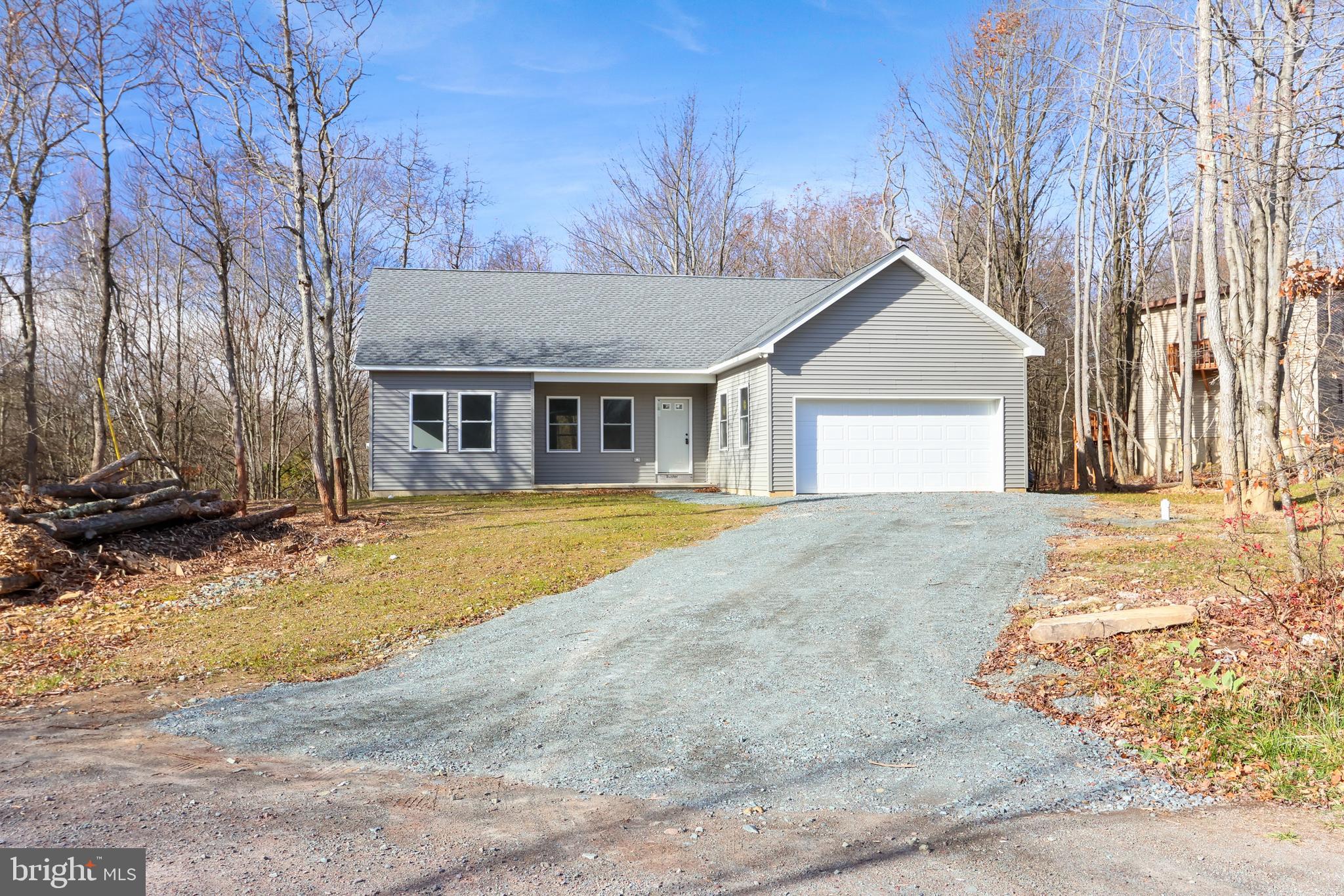 EMERALD LAKES - Residential