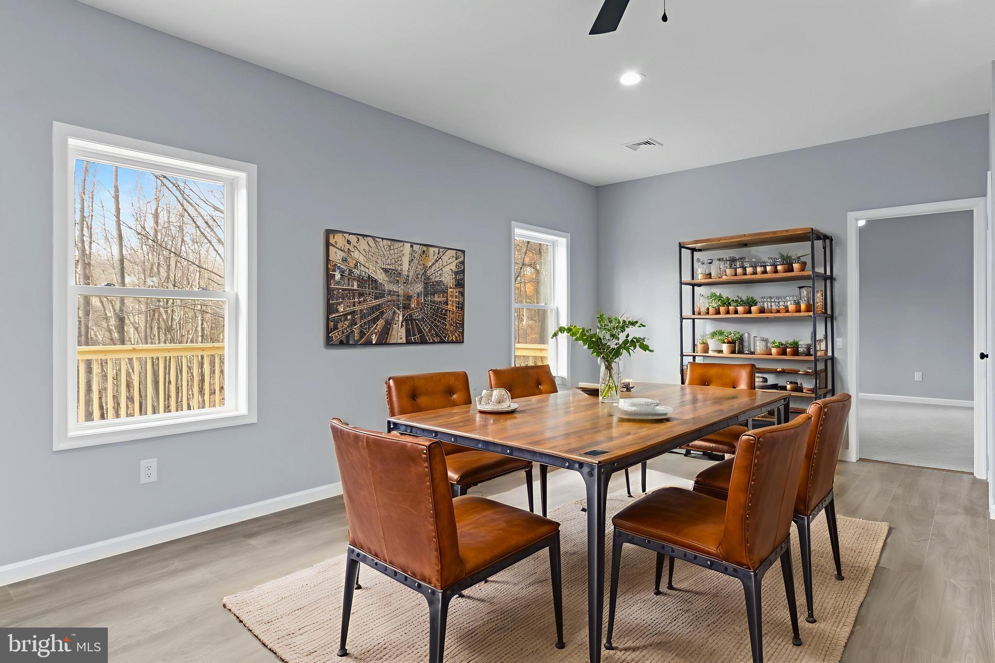 EMERALD LAKES - Residential