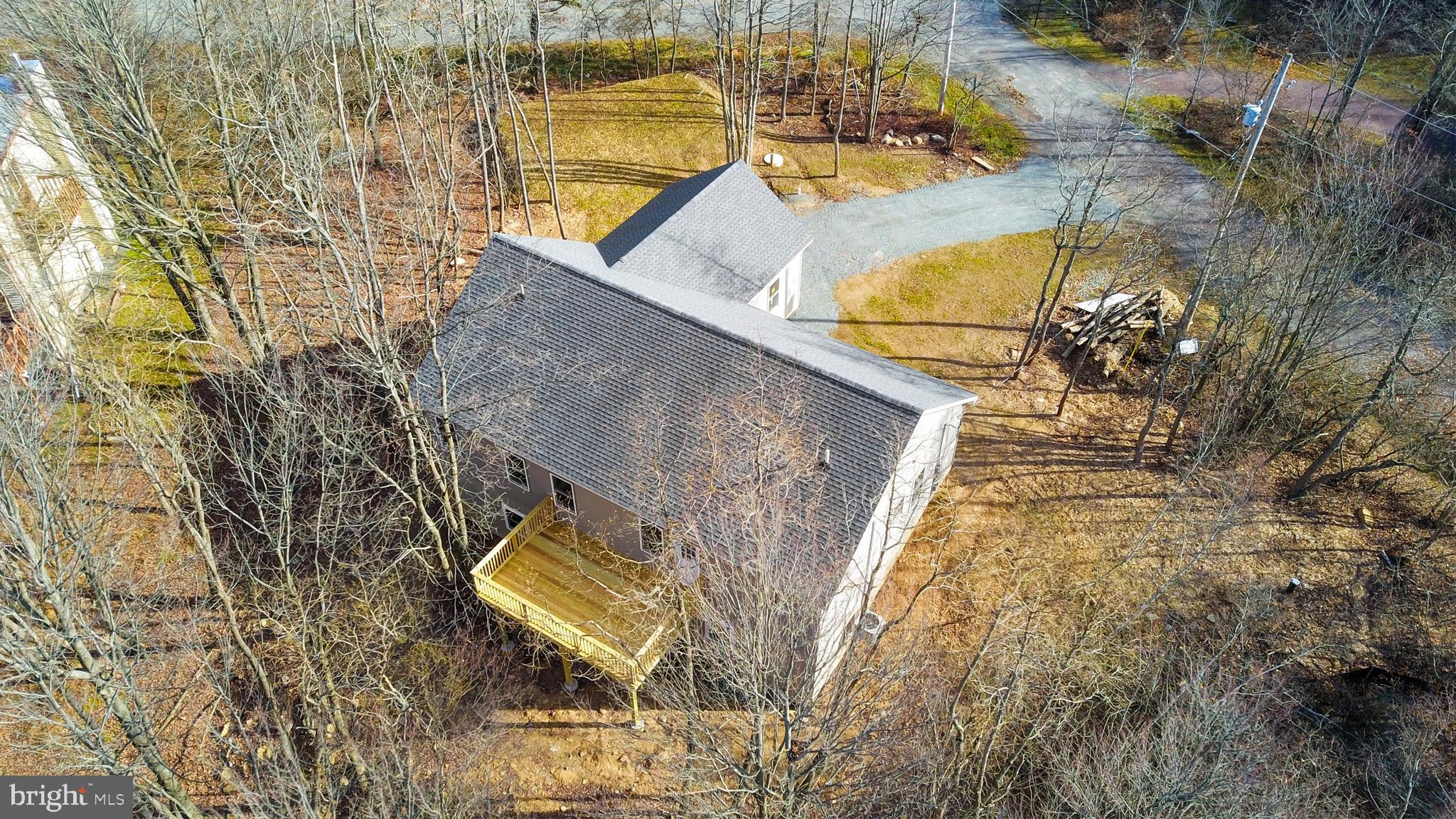 EMERALD LAKES - Residential