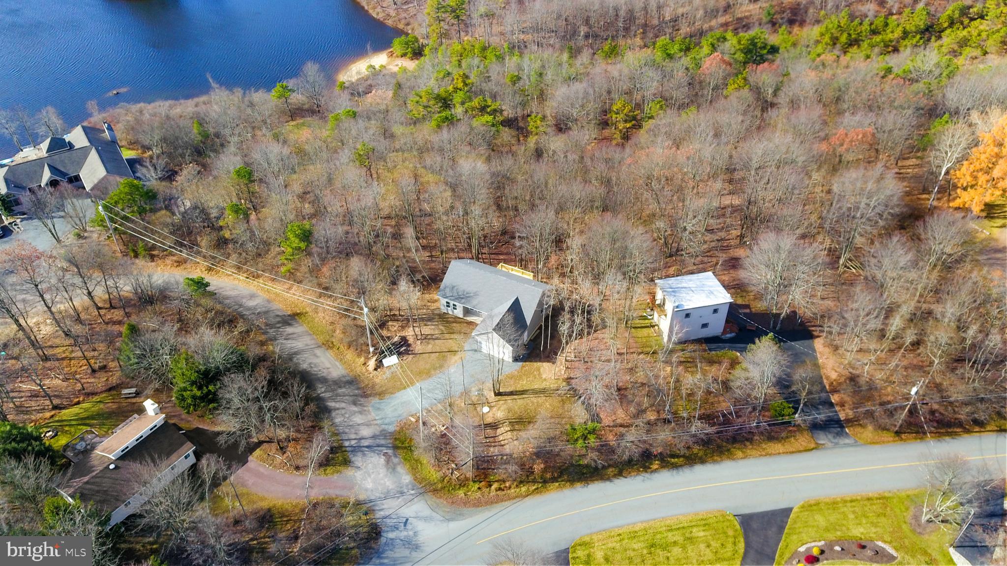 EMERALD LAKES - Residential