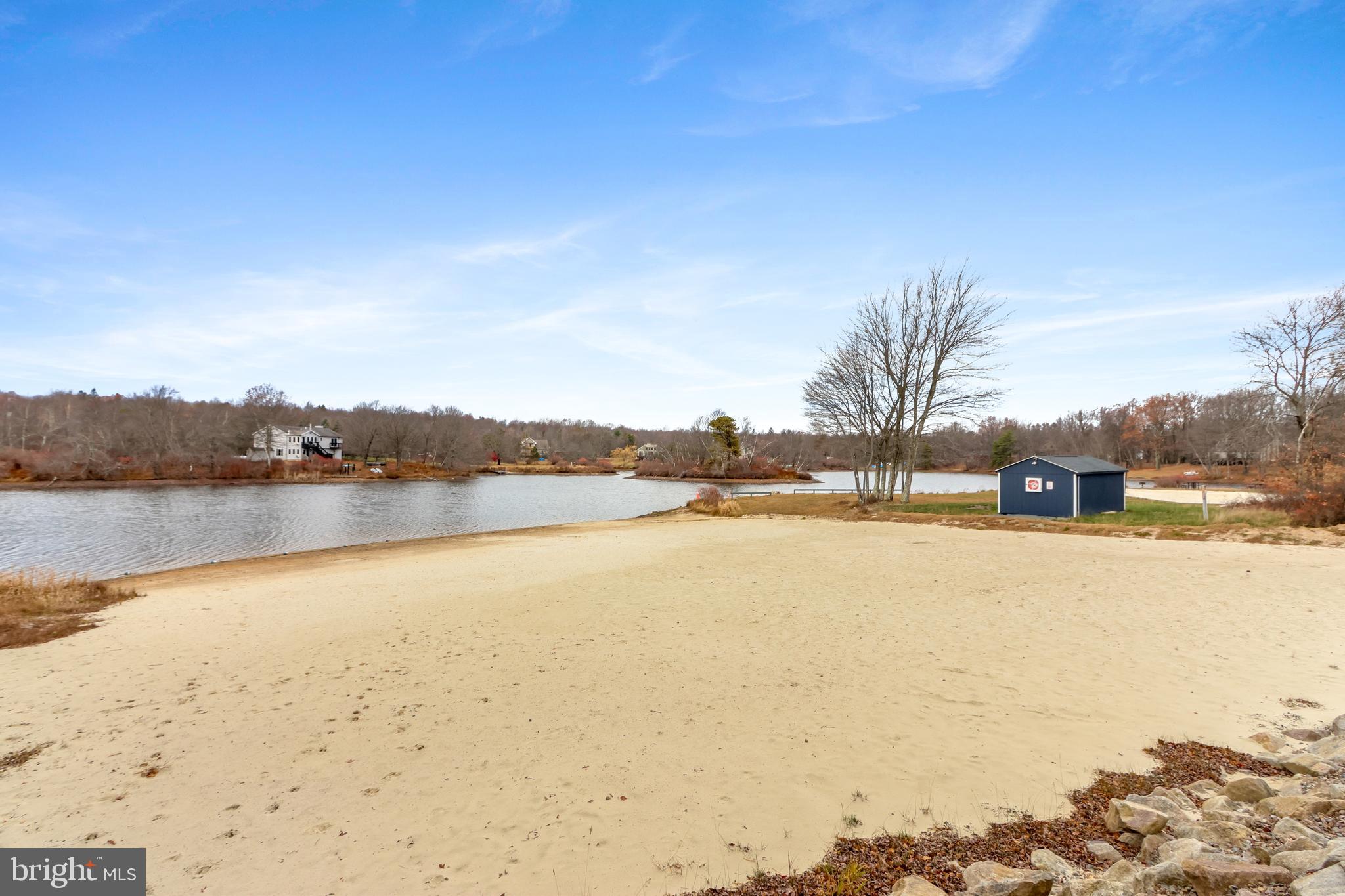 EMERALD LAKES - Residential