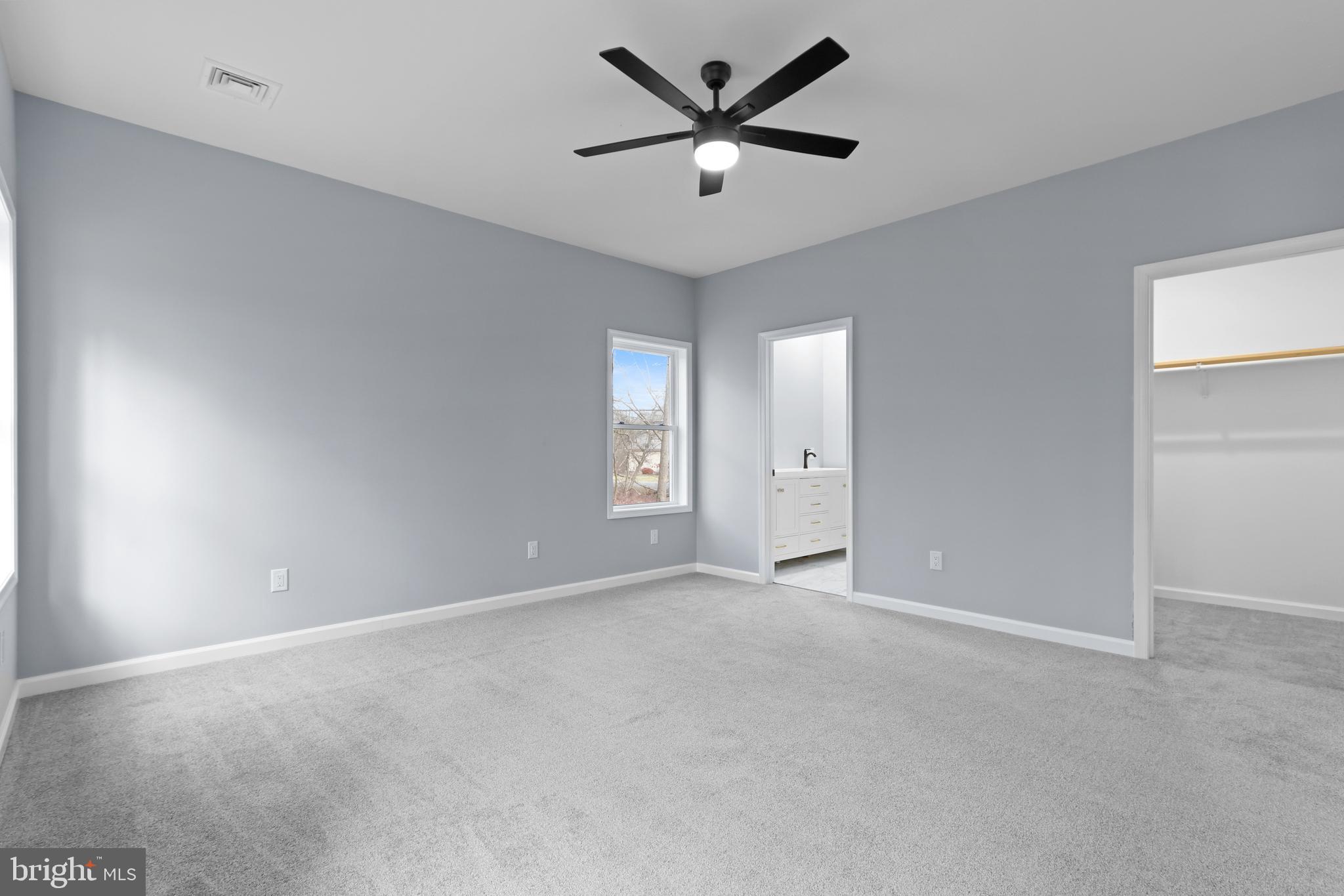 EMERALD LAKES - Residential