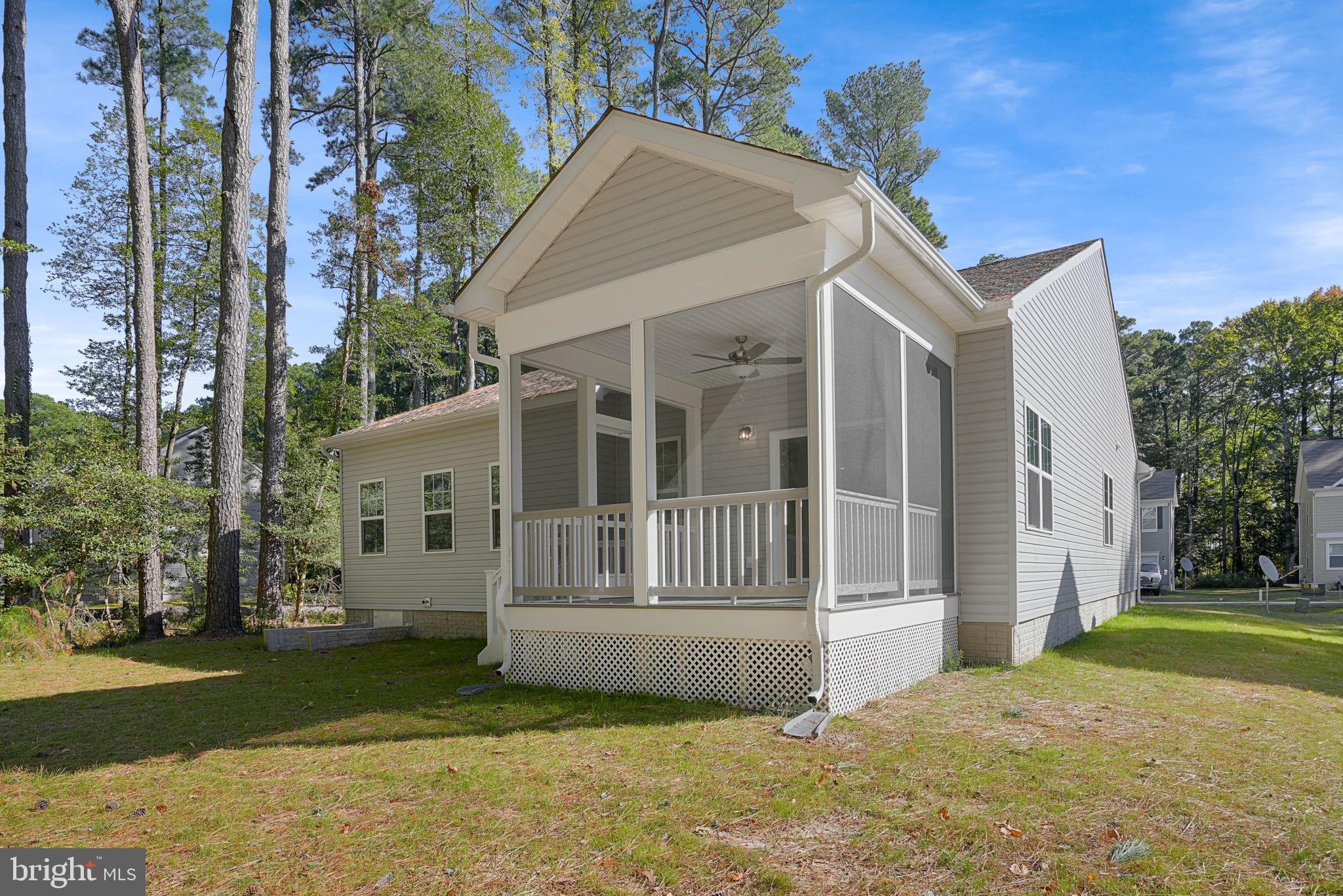 CAPTAIN'S COVE - Residential