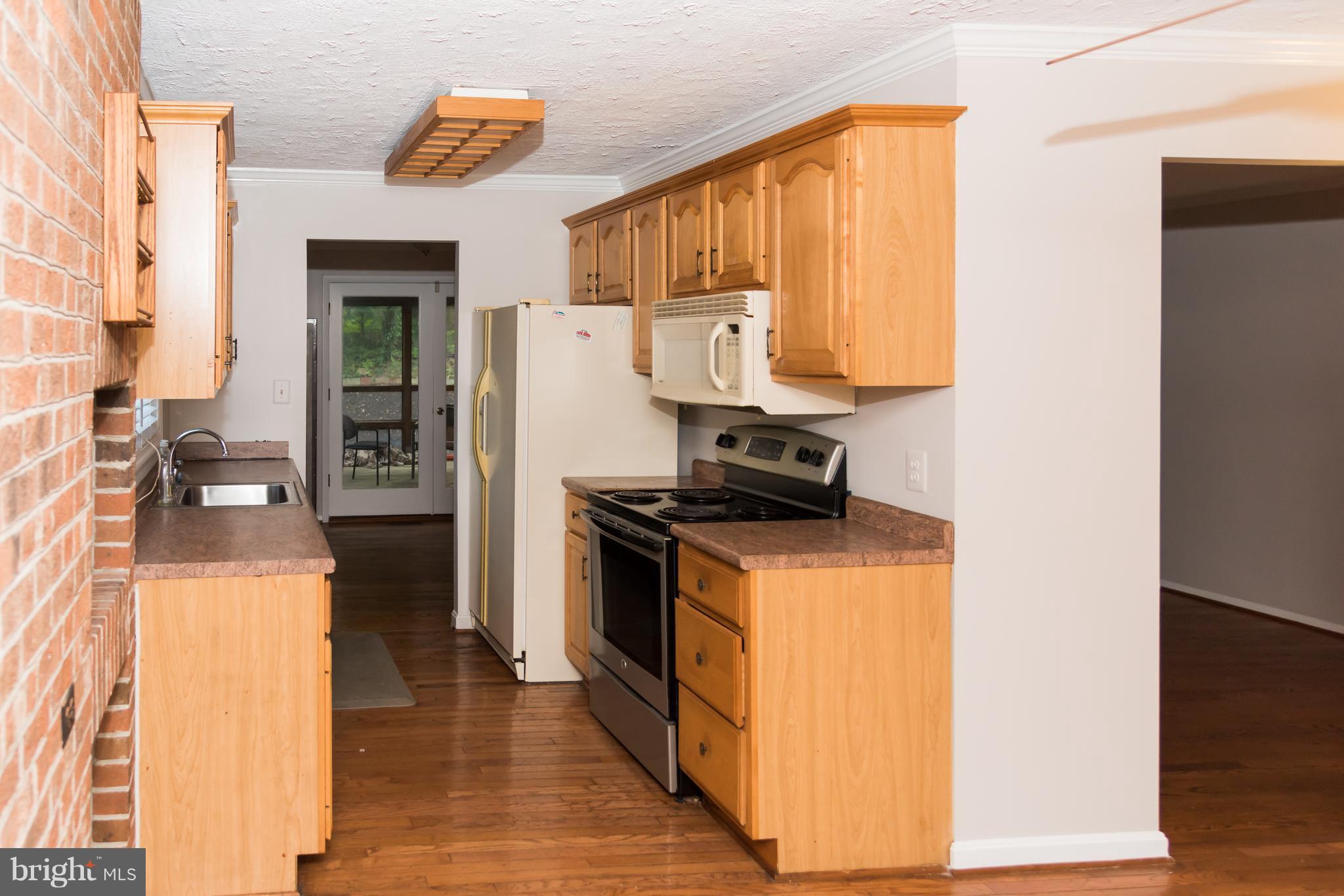 POHICK ESTATES - Residential Lease