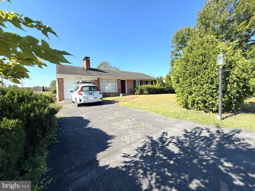 Conveniently located near Valley Mall and shopping center. This home features 3 bedrooms, 1 bathroom, a large garage, and a spacious yard — perfect for comfortable living in a great location.
 
Requirements: 
Valid ID & Proof of income at least 2.5 times the rent 
Reference from your current landlord 
No history of eviction or failure to pay rent

If you meet the requirements and are interested, please message for more information or to schedule a showing