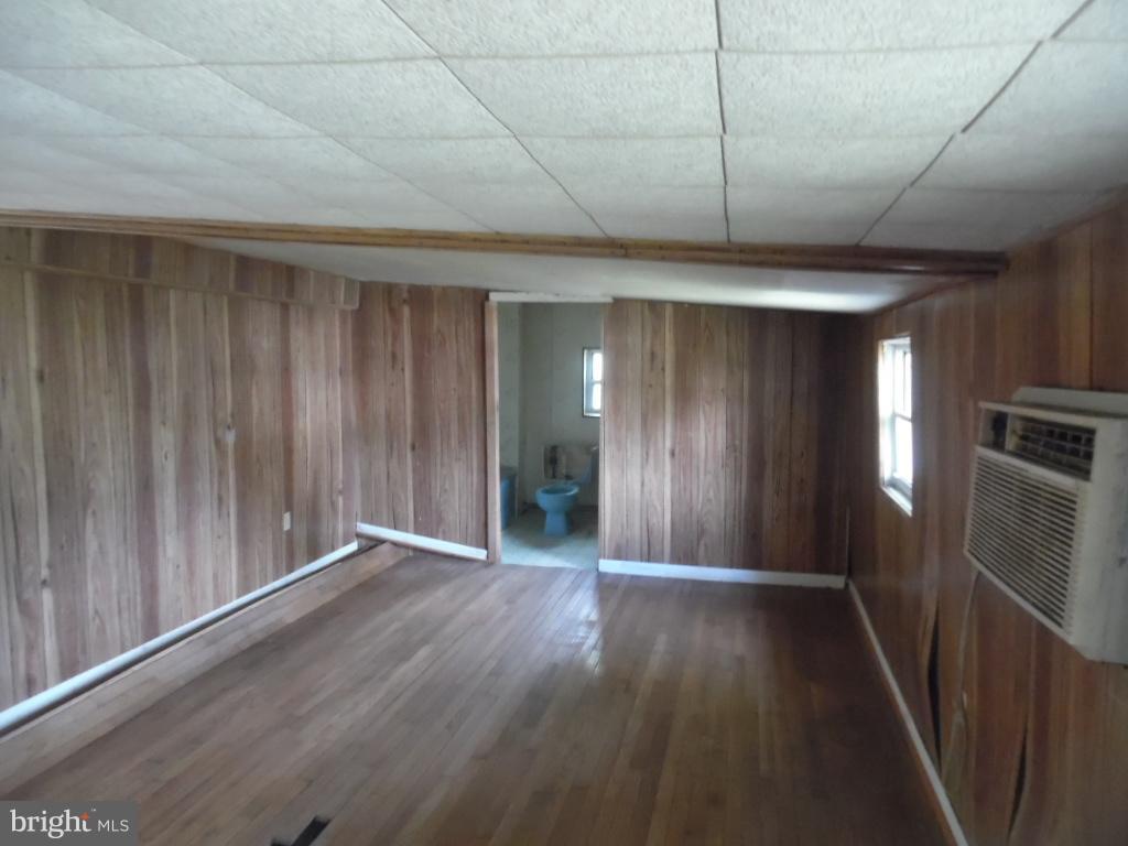 FOREST HILLS - Residential