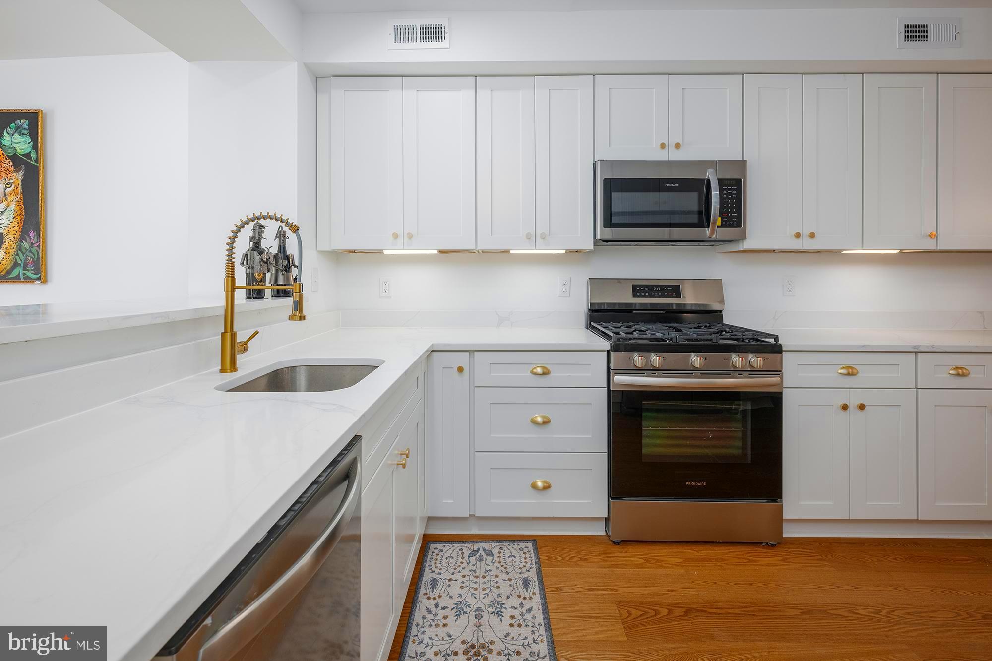 HIGHLANDTOWN - Residential