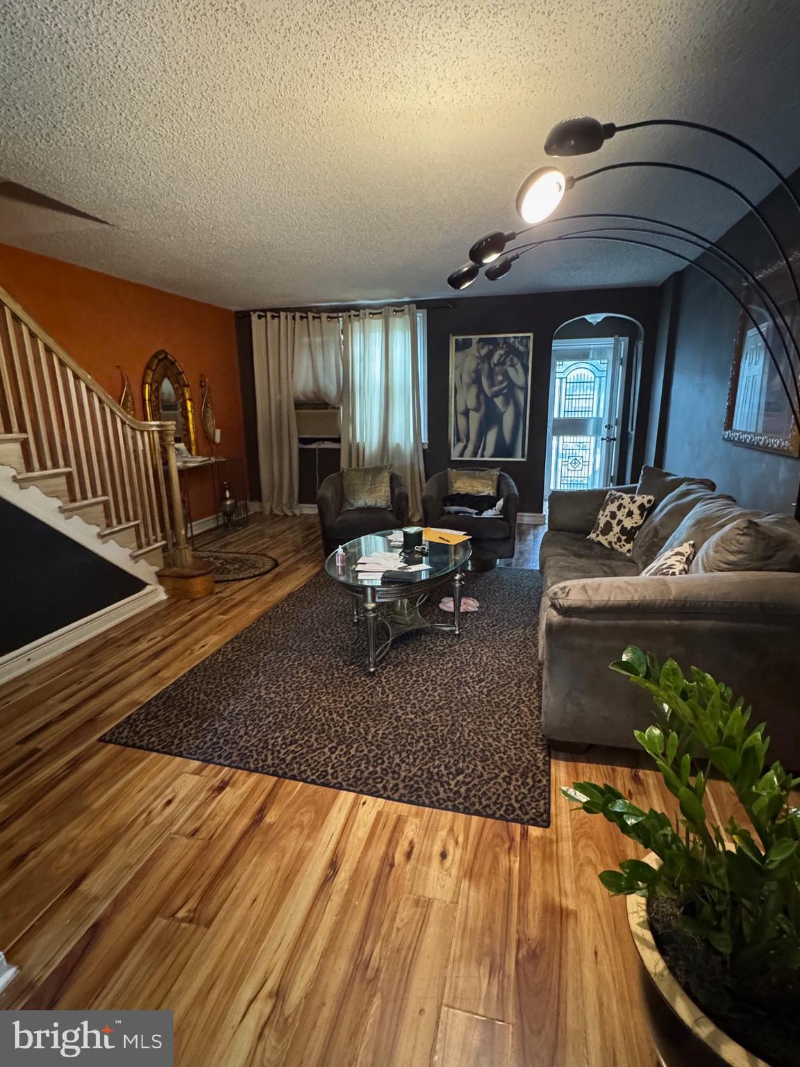 LAWNDALE - Residential