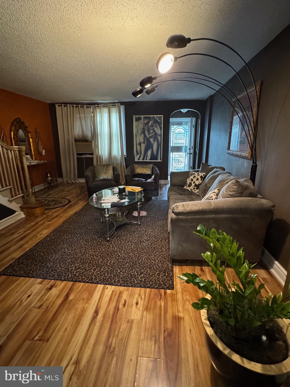 LAWNDALE - Residential