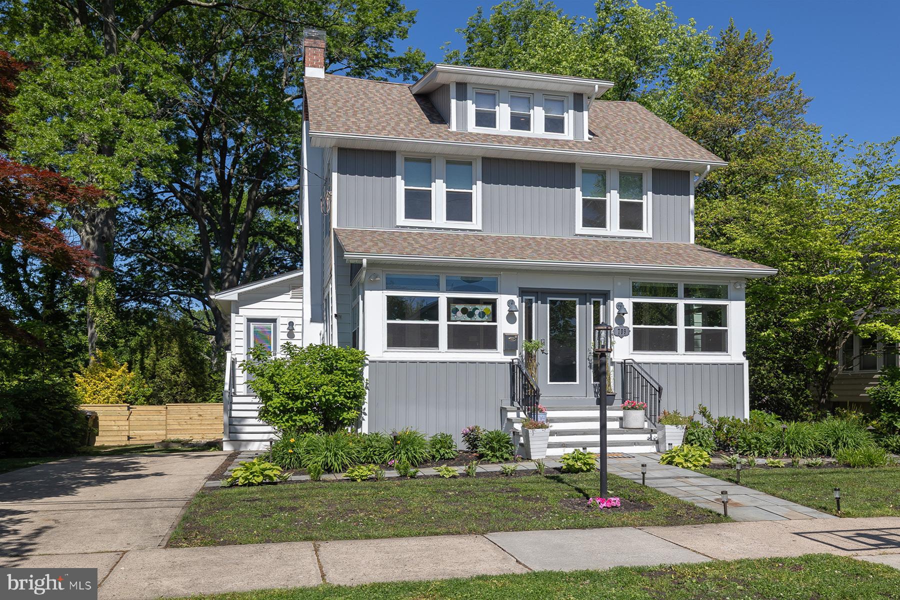 709 LEES AVENUE