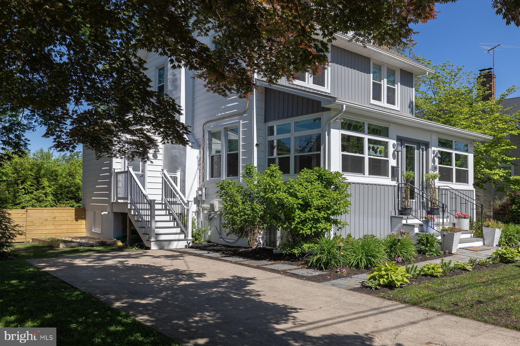 709 LEES AVENUE