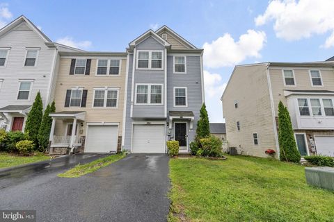 Townhouse For Sale - 362 Rumbling Rock Road<br/> Berkeley County, HEDGESVILLE, WV 25427