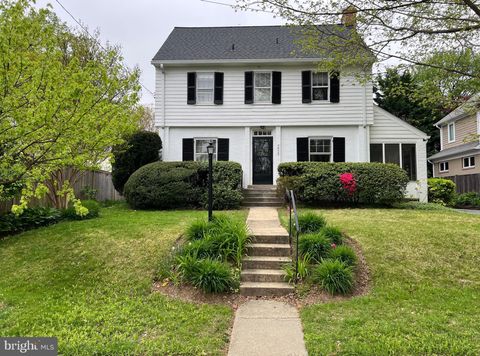 Photo of 7804 Custer Road, Bethesda, MD 20814 (MLS # MDMC2128750)