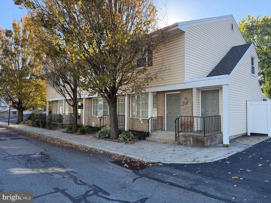 Photo of 10 Colonial Avenue, MILLERSVILLE, PA 17551 (MLS # PALA2098158)