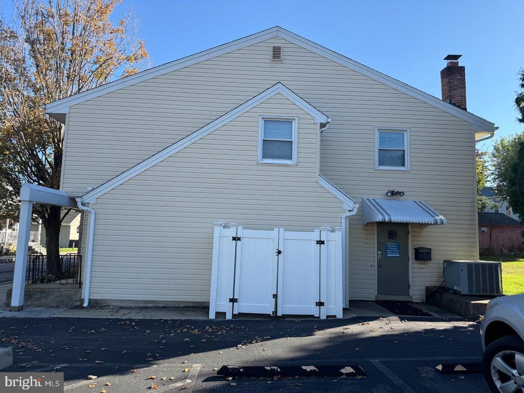 Photo of 10 Colonial Avenue, MILLERSVILLE, PA 17551 (MLS # PALA2098158)