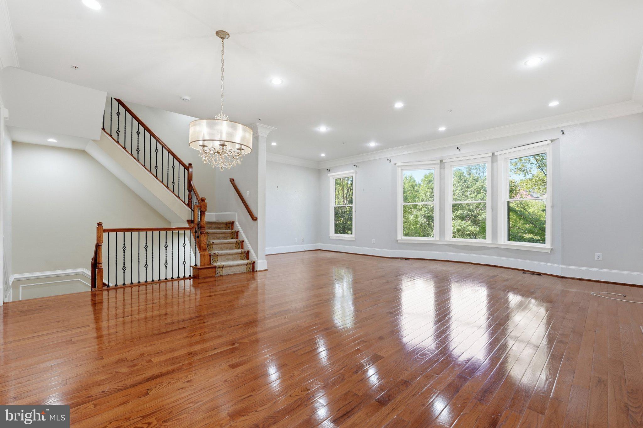 12525 LINDA VIEW LANE