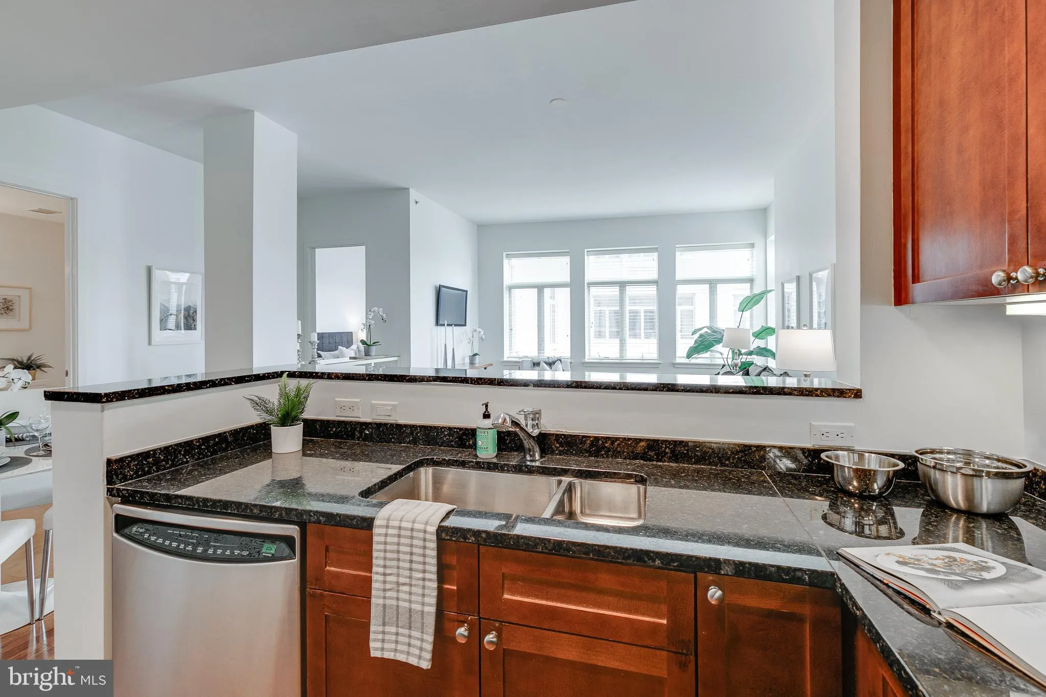 Philadelphia, Pennsylvania 19130, United States, 2 Bedrooms Bedrooms, ,2 BathroomsBathrooms,Residential,Active,91758