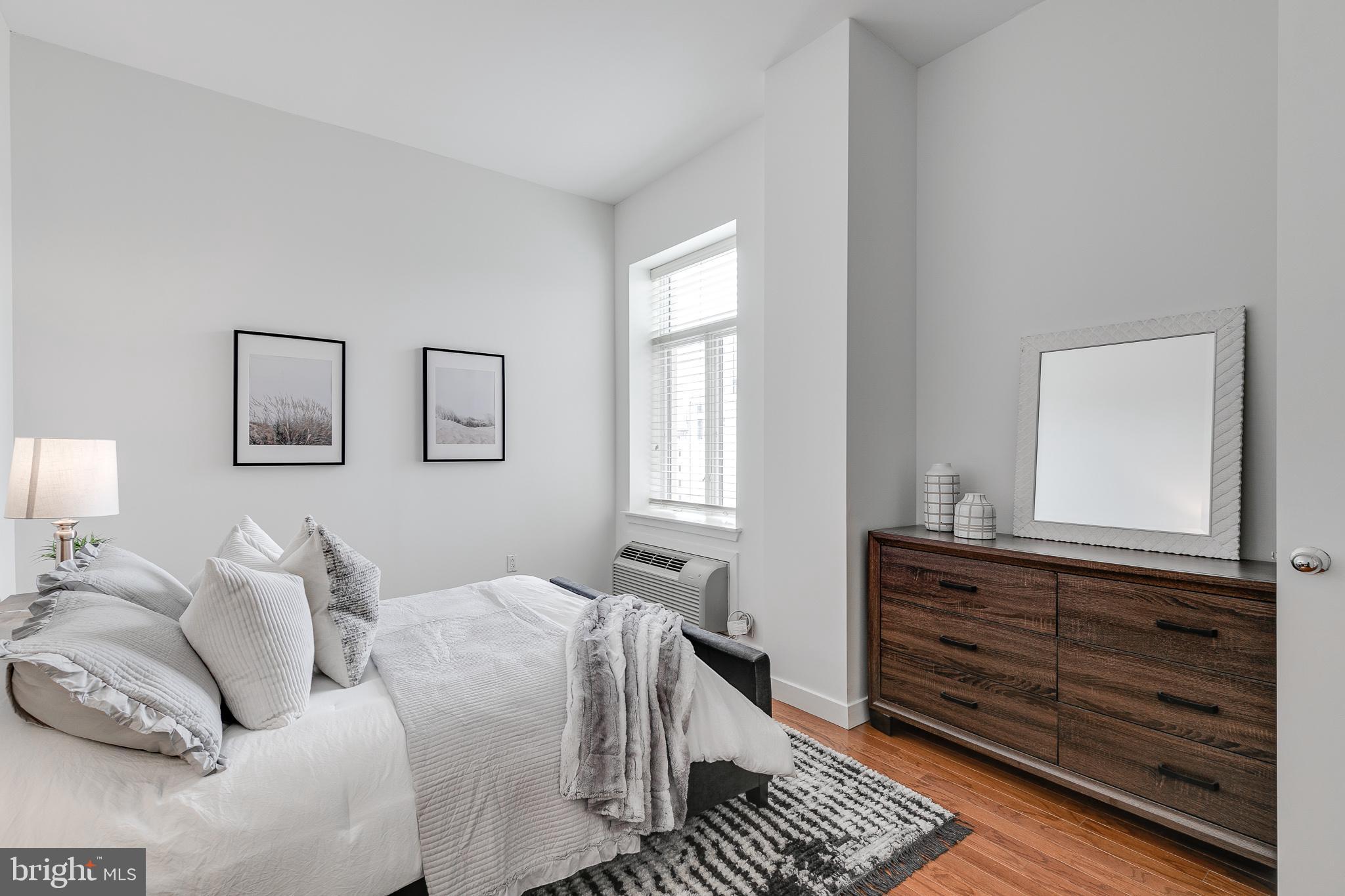 ART MUSEUM AREA - Residential Lease