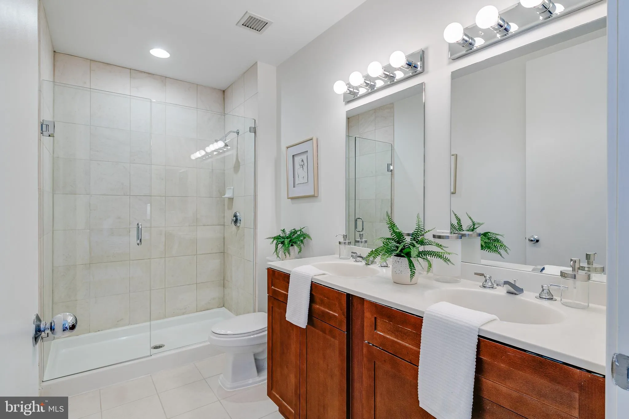 Philadelphia, Pennsylvania 19130, United States, 2 Bedrooms Bedrooms, ,2 BathroomsBathrooms,Residential,Active,91758