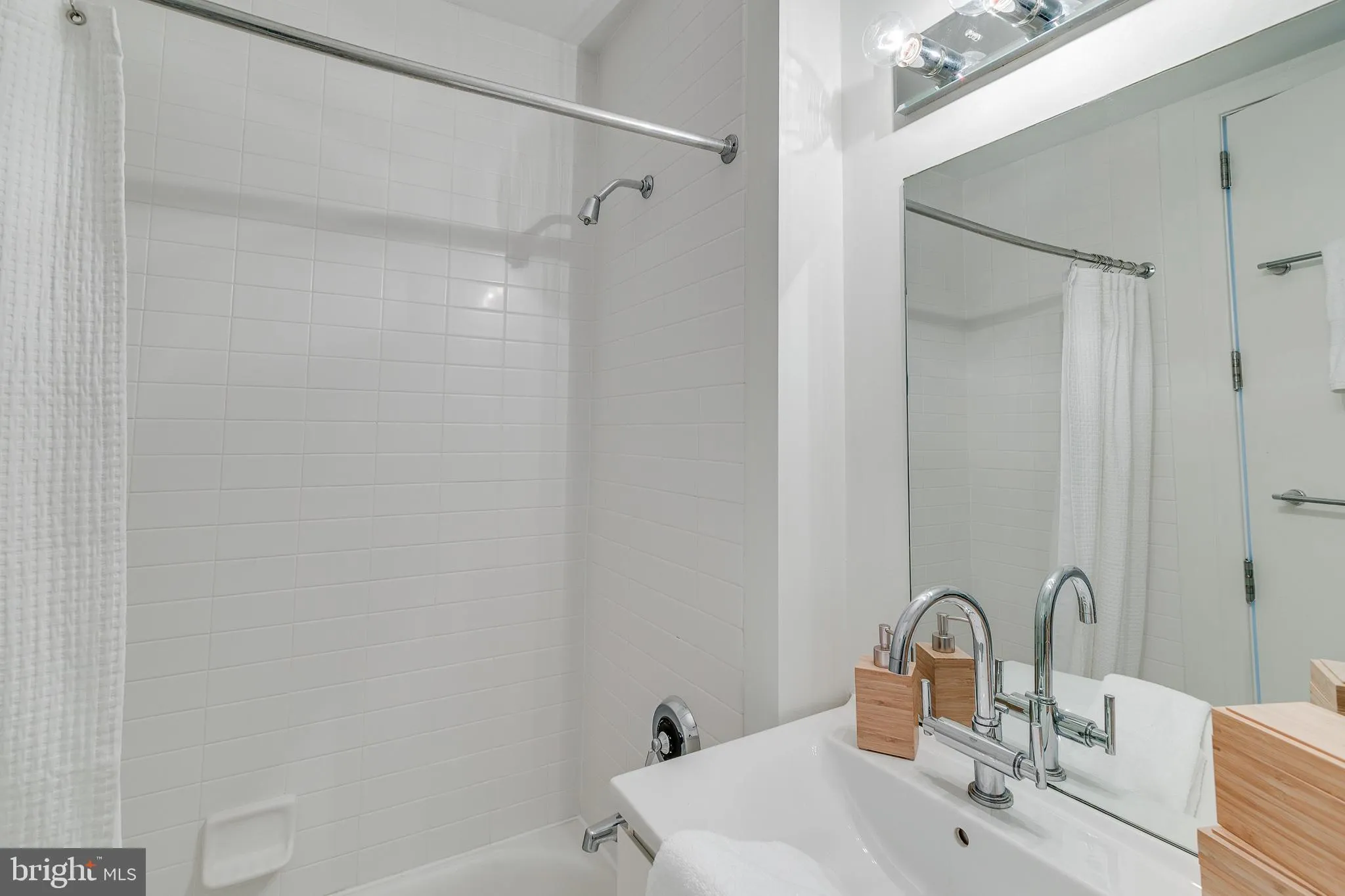 Philadelphia, Pennsylvania 19130, United States, 2 Bedrooms Bedrooms, ,2 BathroomsBathrooms,Residential,Active,91758