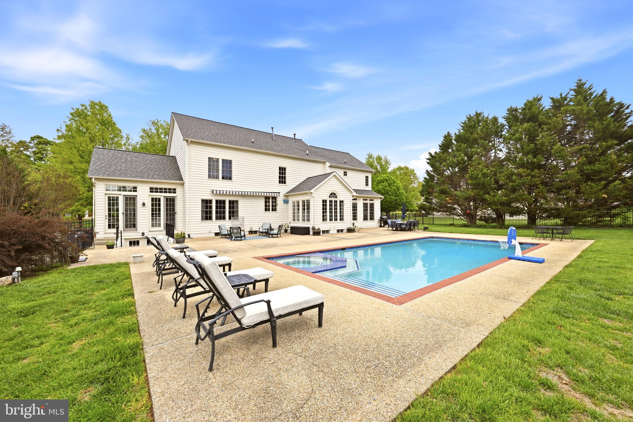 HAMPSHIRE GREENS - Residential