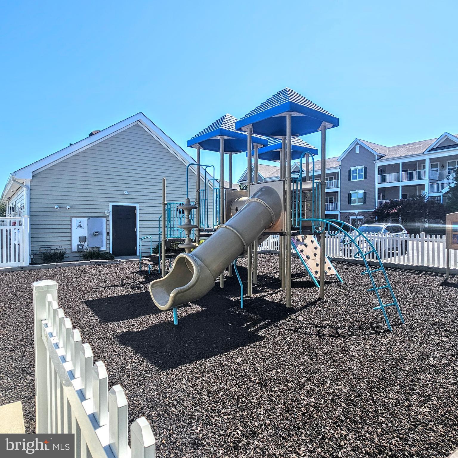 GRANDE AT CANAL POINTE - Residential