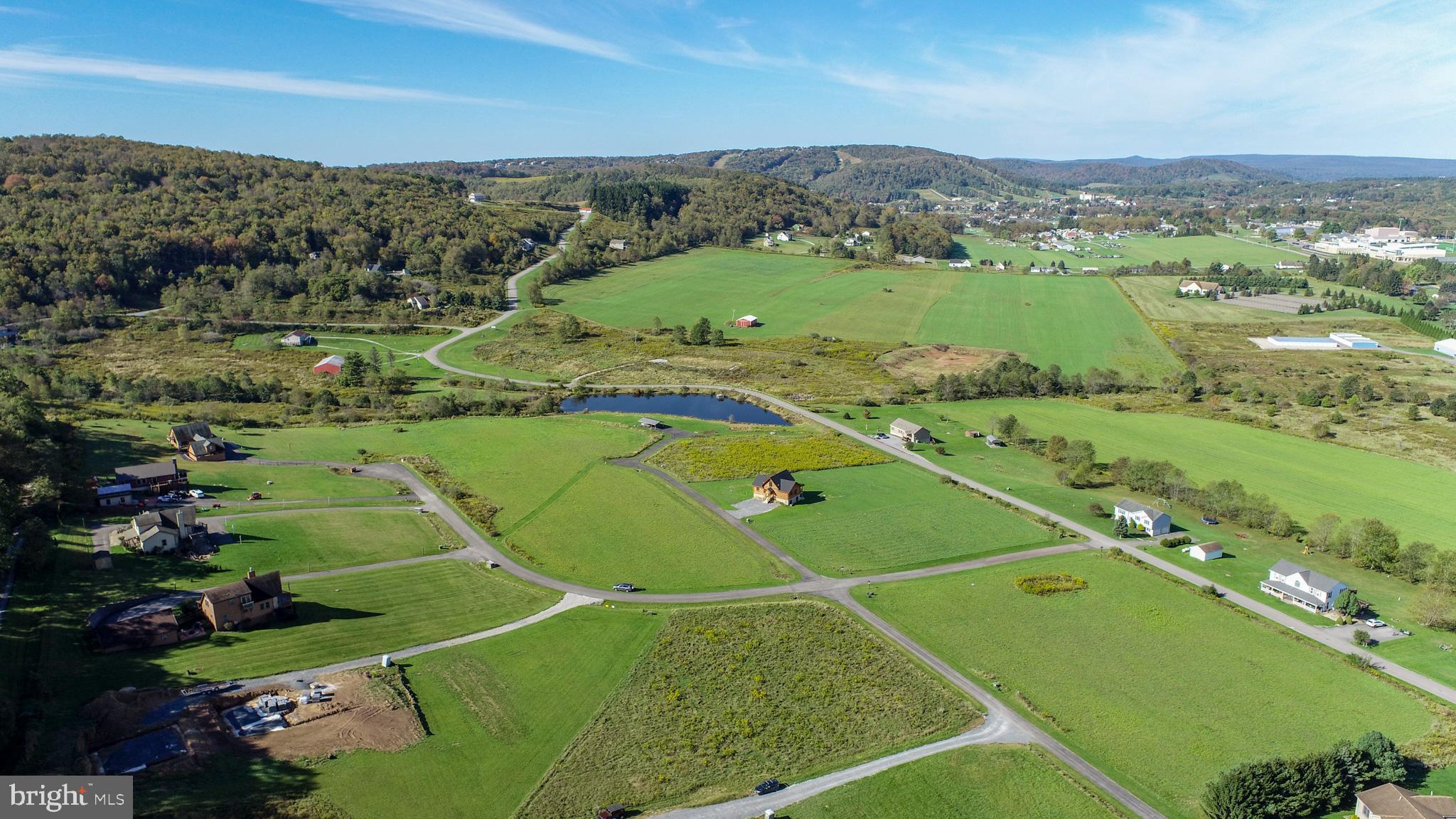 WISPERING VIEWS - Land