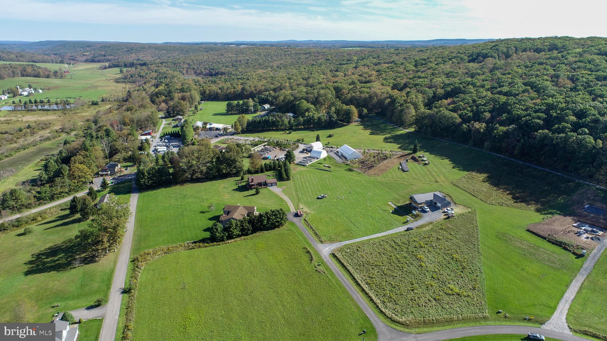 WISPERING VIEWS - Land