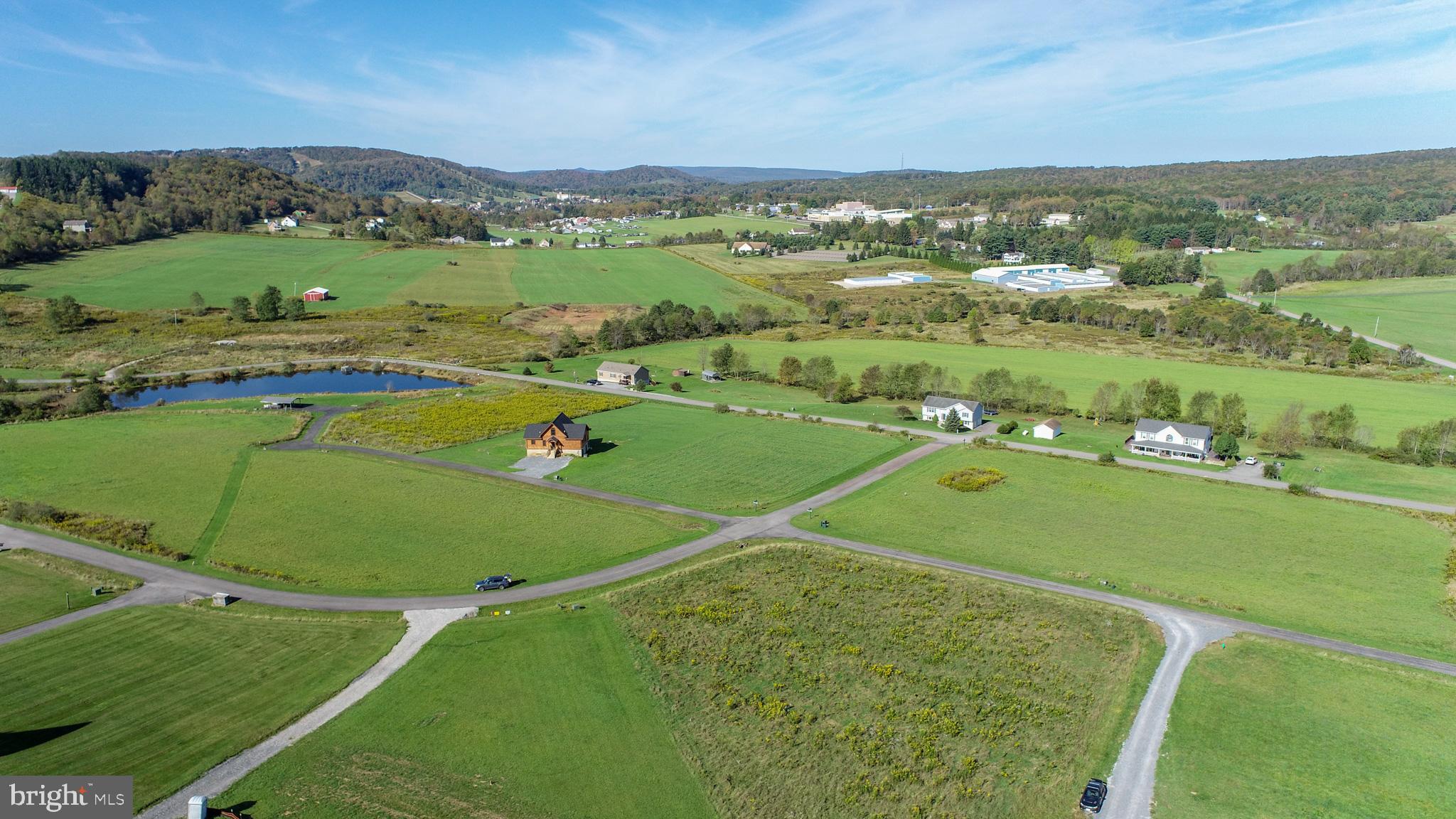 WISPERING VIEWS - Land