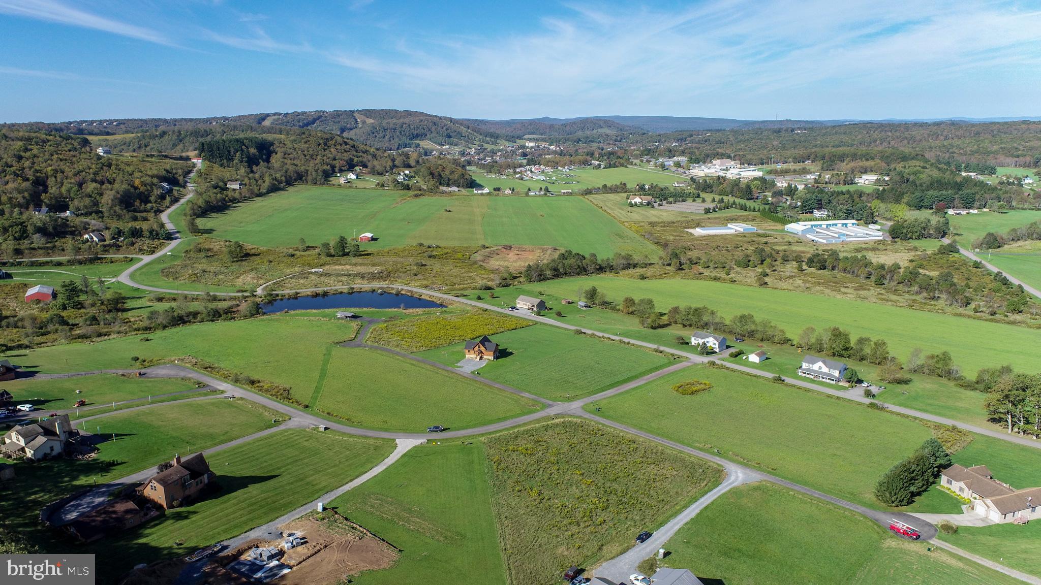 WISPERING VIEWS - Land