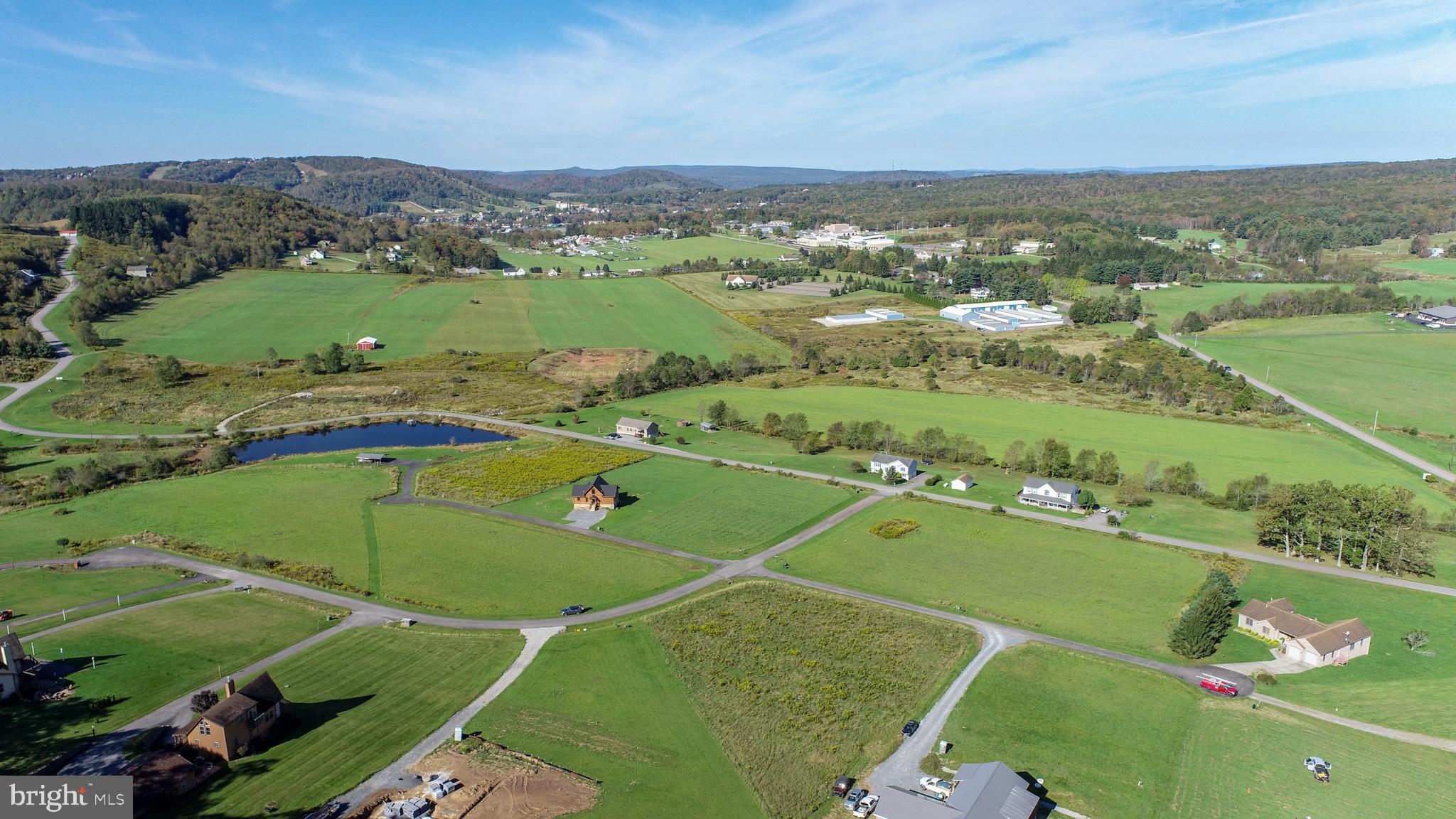 WISPERING VIEWS - Land