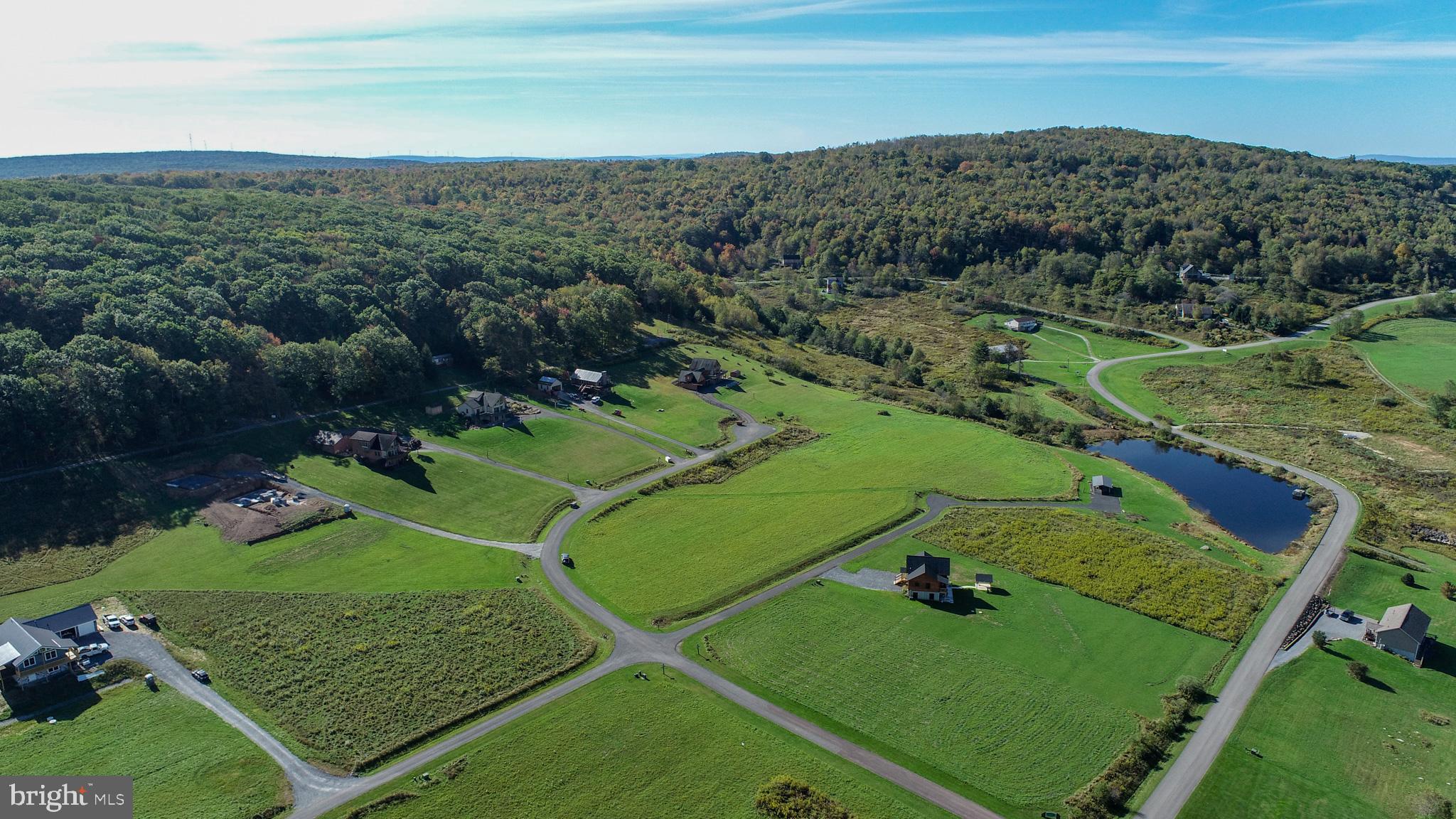 WISPERING VIEWS - Land