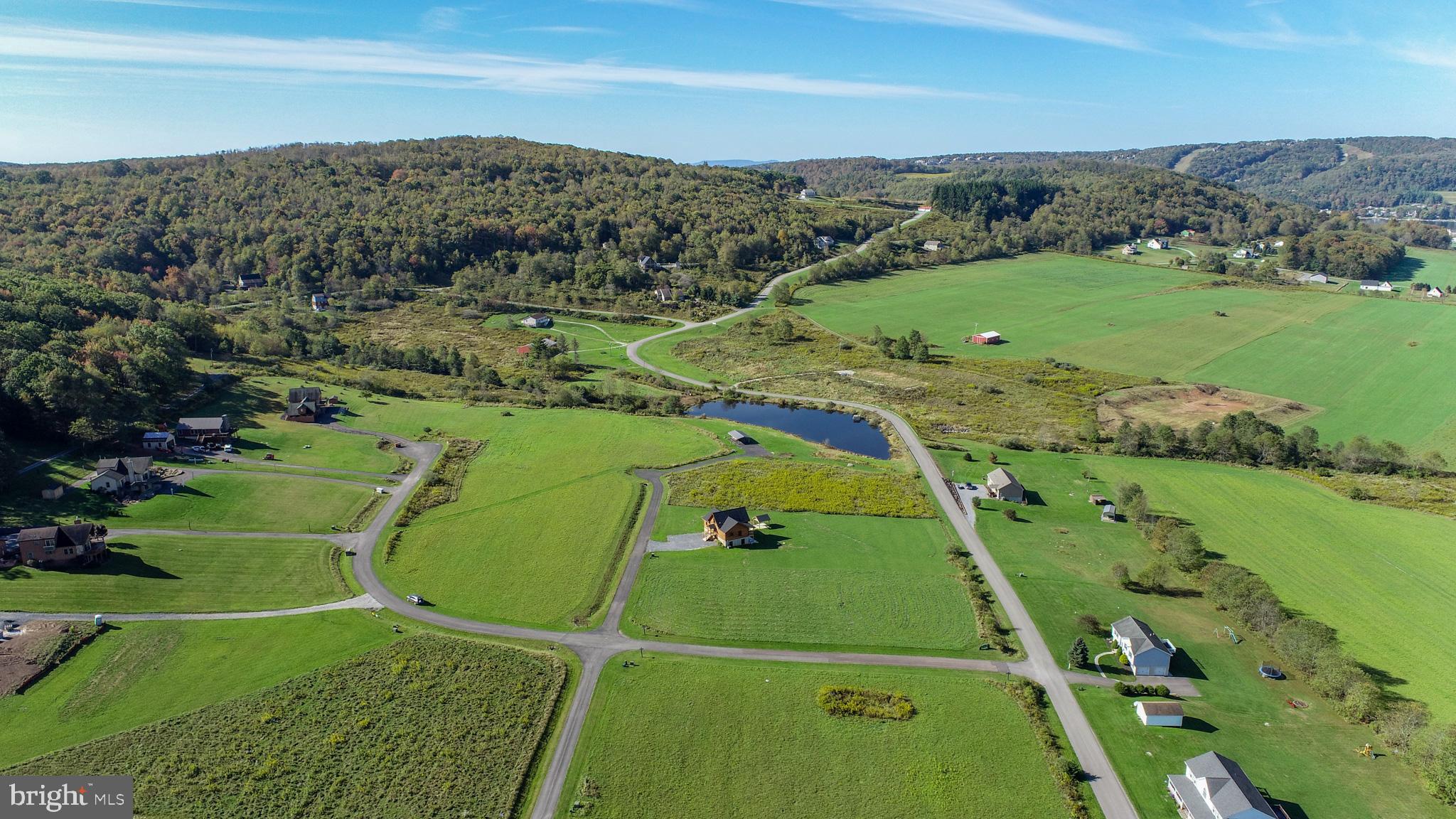 WISPERING VIEWS - Land