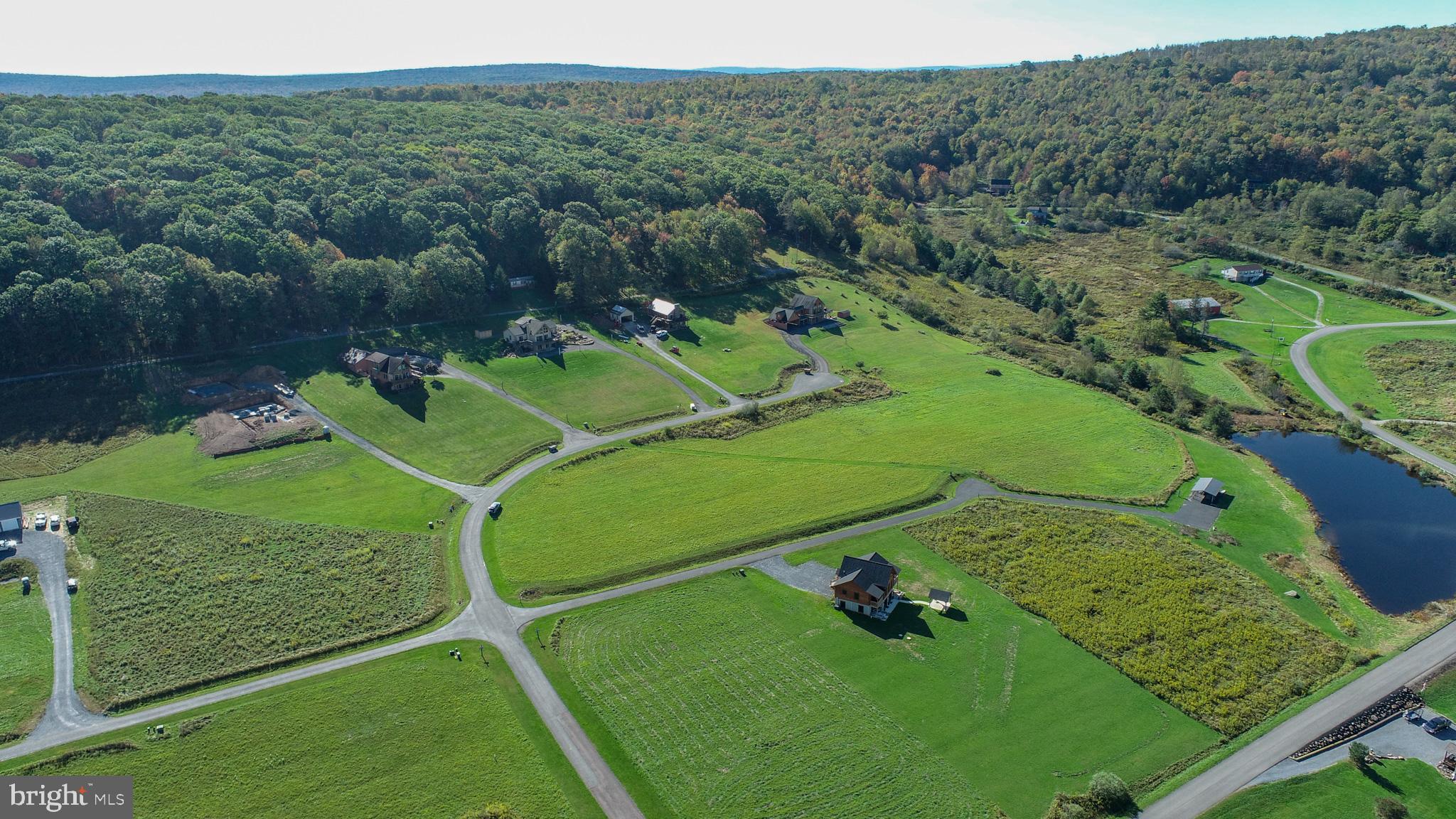 WISPERING VIEWS - Land