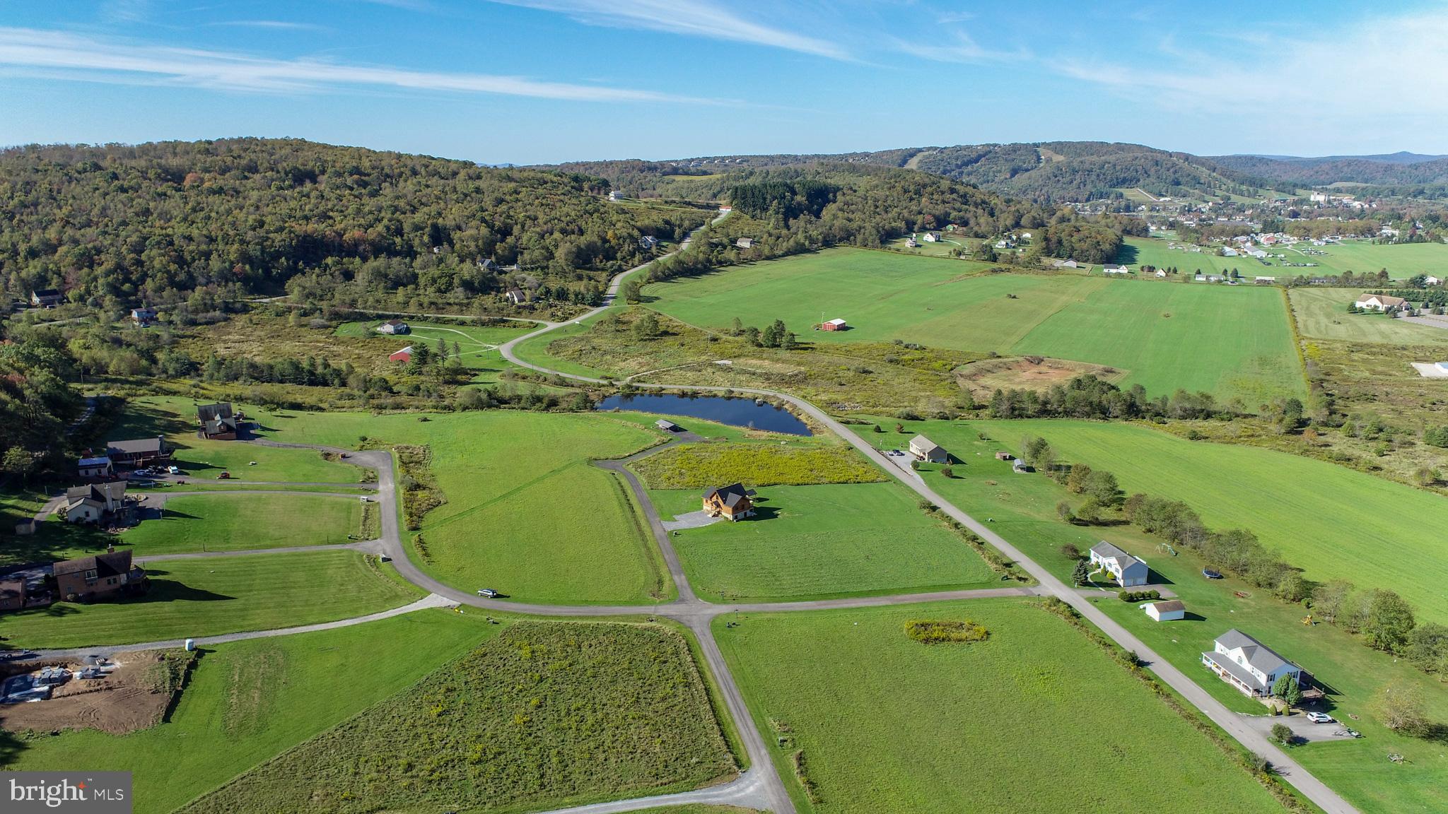 WISPERING VIEWS - Land